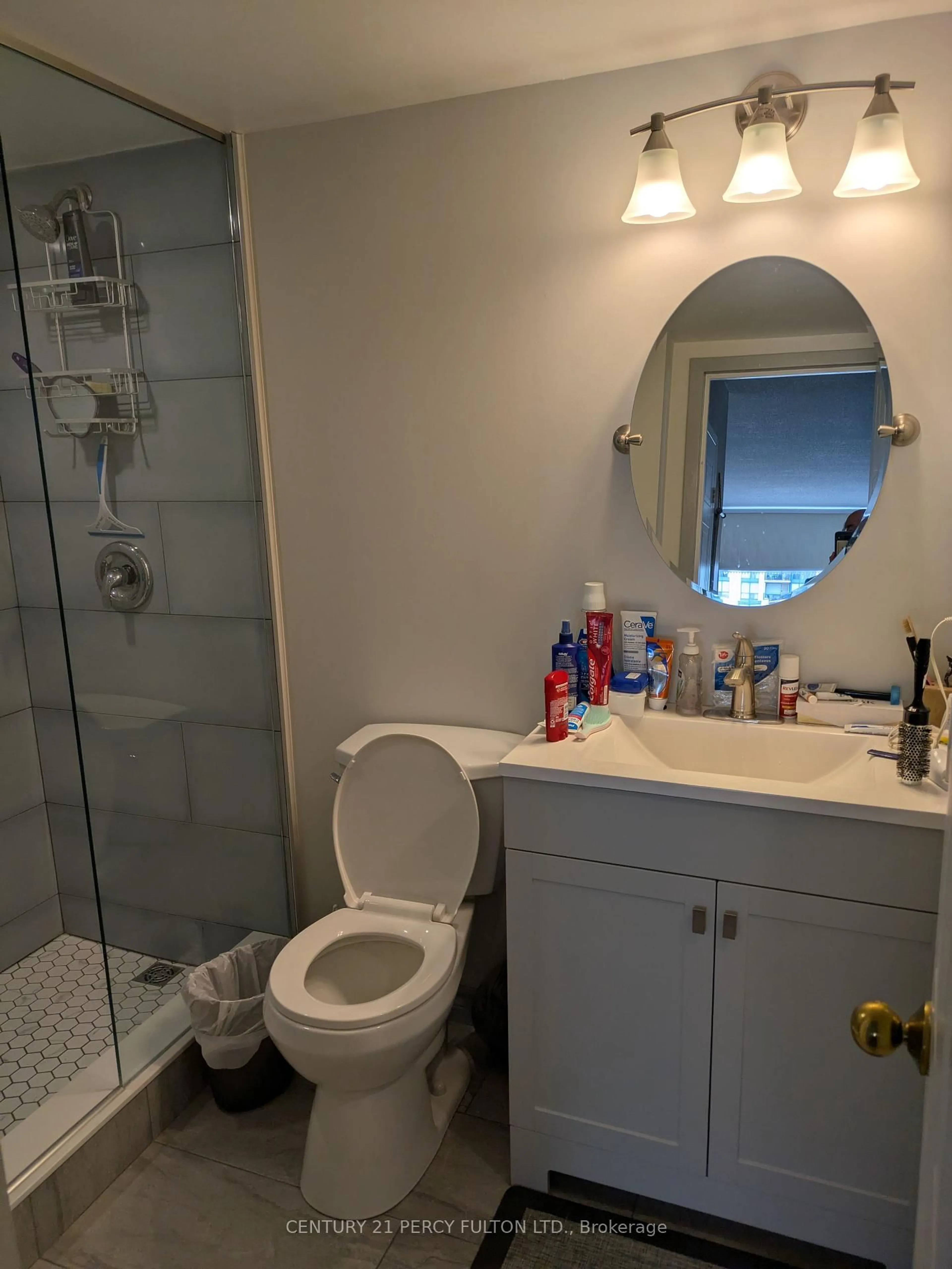 Standard bathroom, ceramic/tile floor for 75 Ellen St #1004, Barrie Ontario L4N 7R6