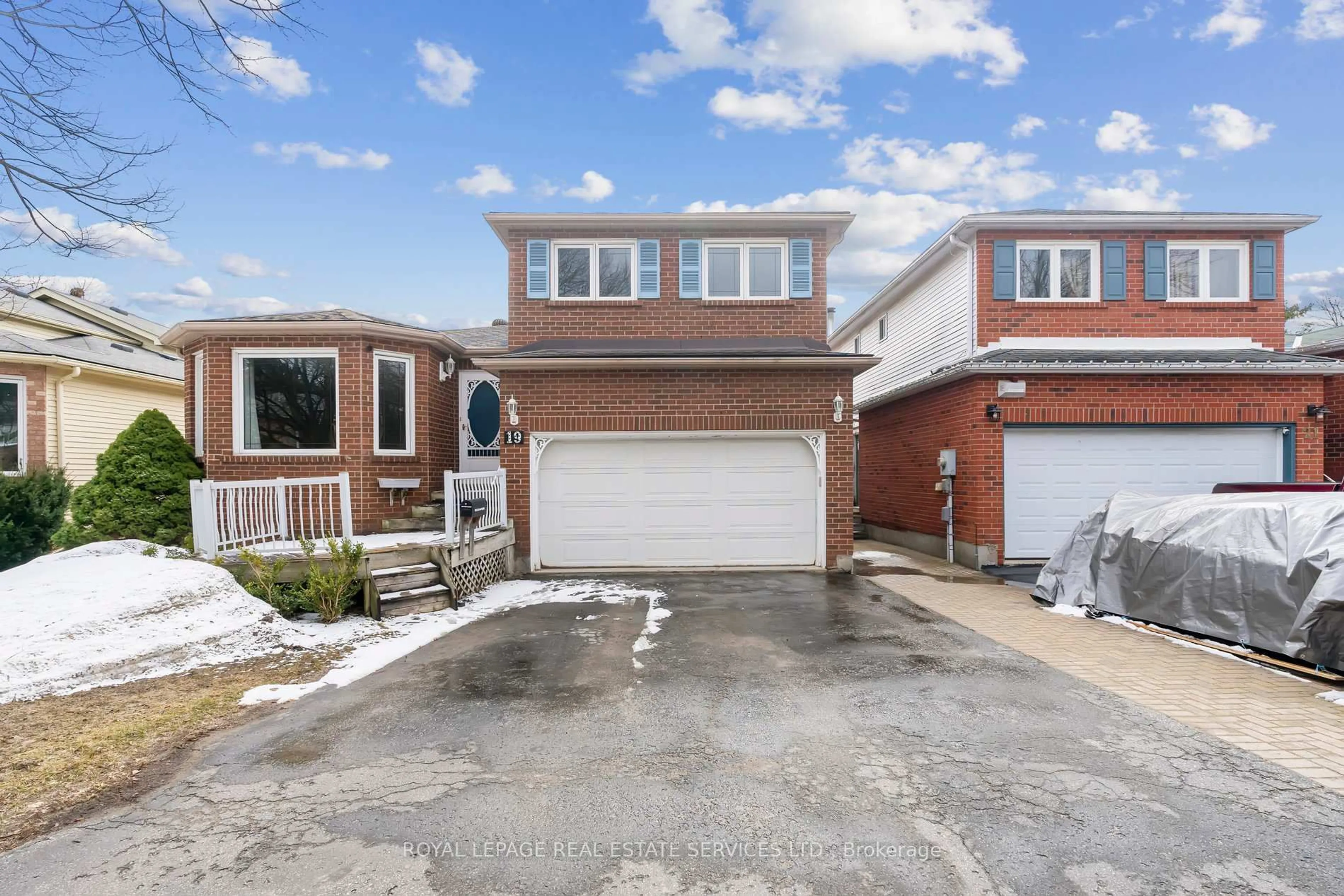Home with brick exterior material, street for 19 Engel Cres, Barrie Ontario L4N 6K5