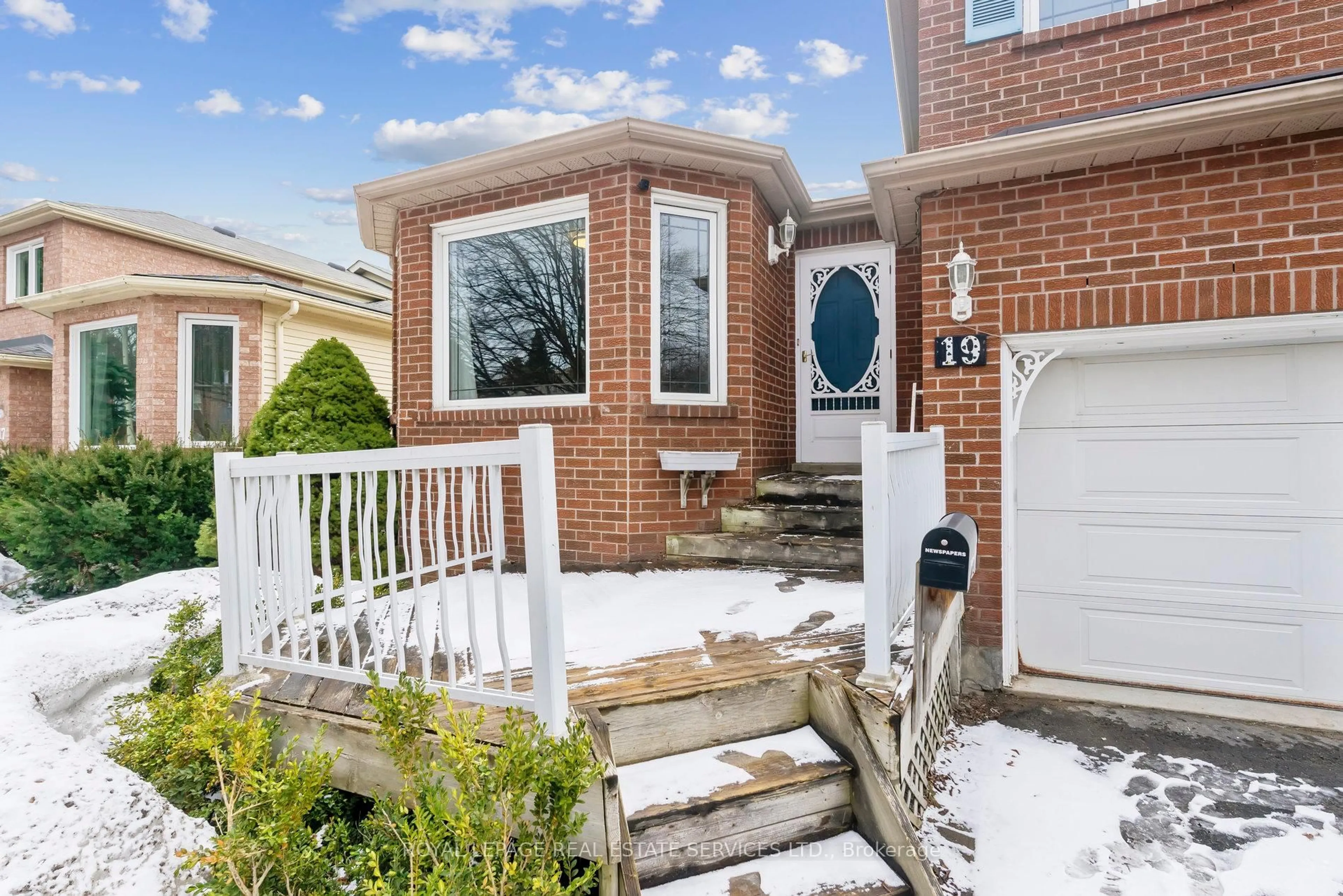 Home with brick exterior material, street for 19 Engel Cres, Barrie Ontario L4N 6K5
