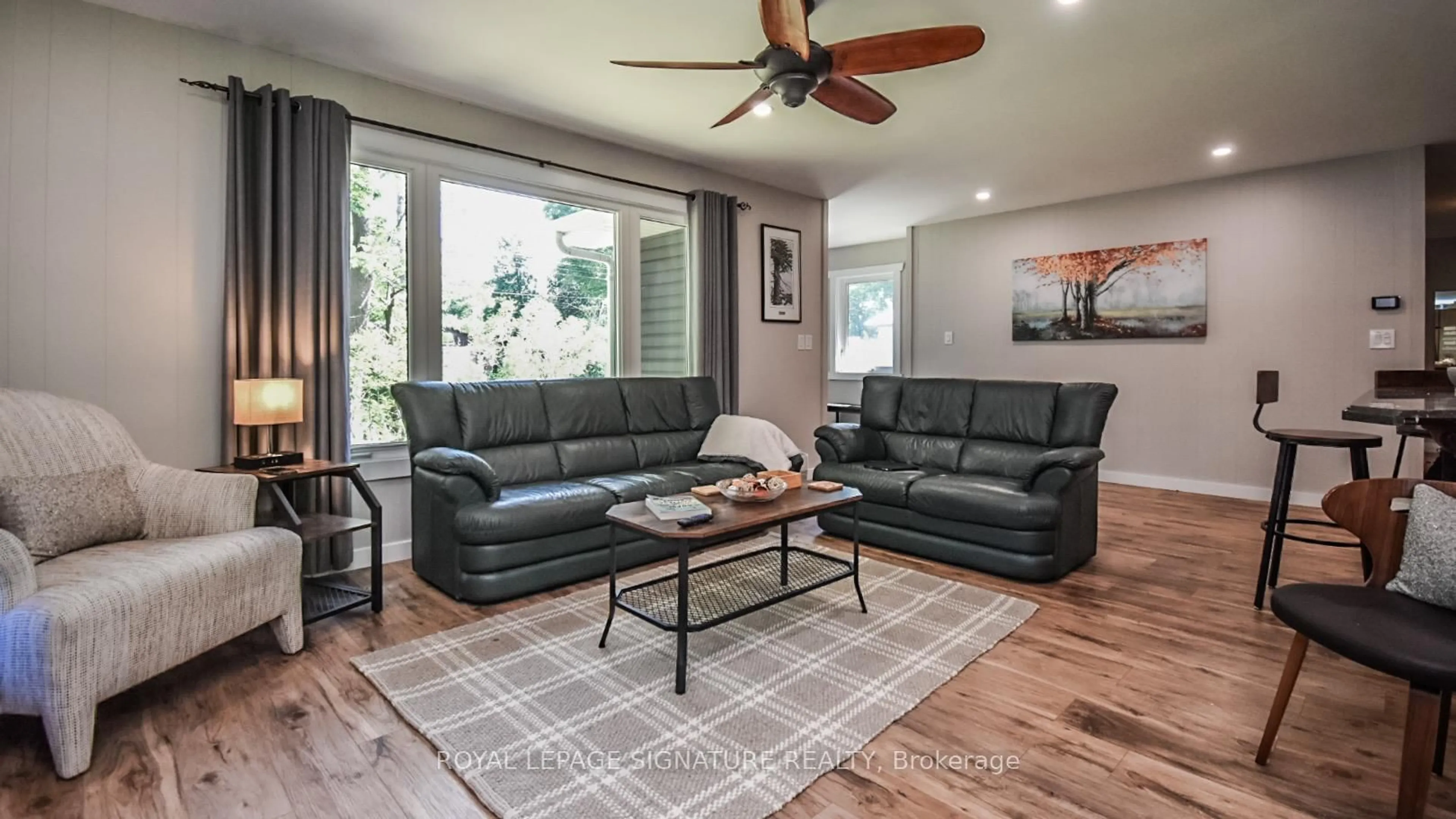 Living room with furniture, unknown for 258 Mountain Ave, Tay Ontario L0K 2C0