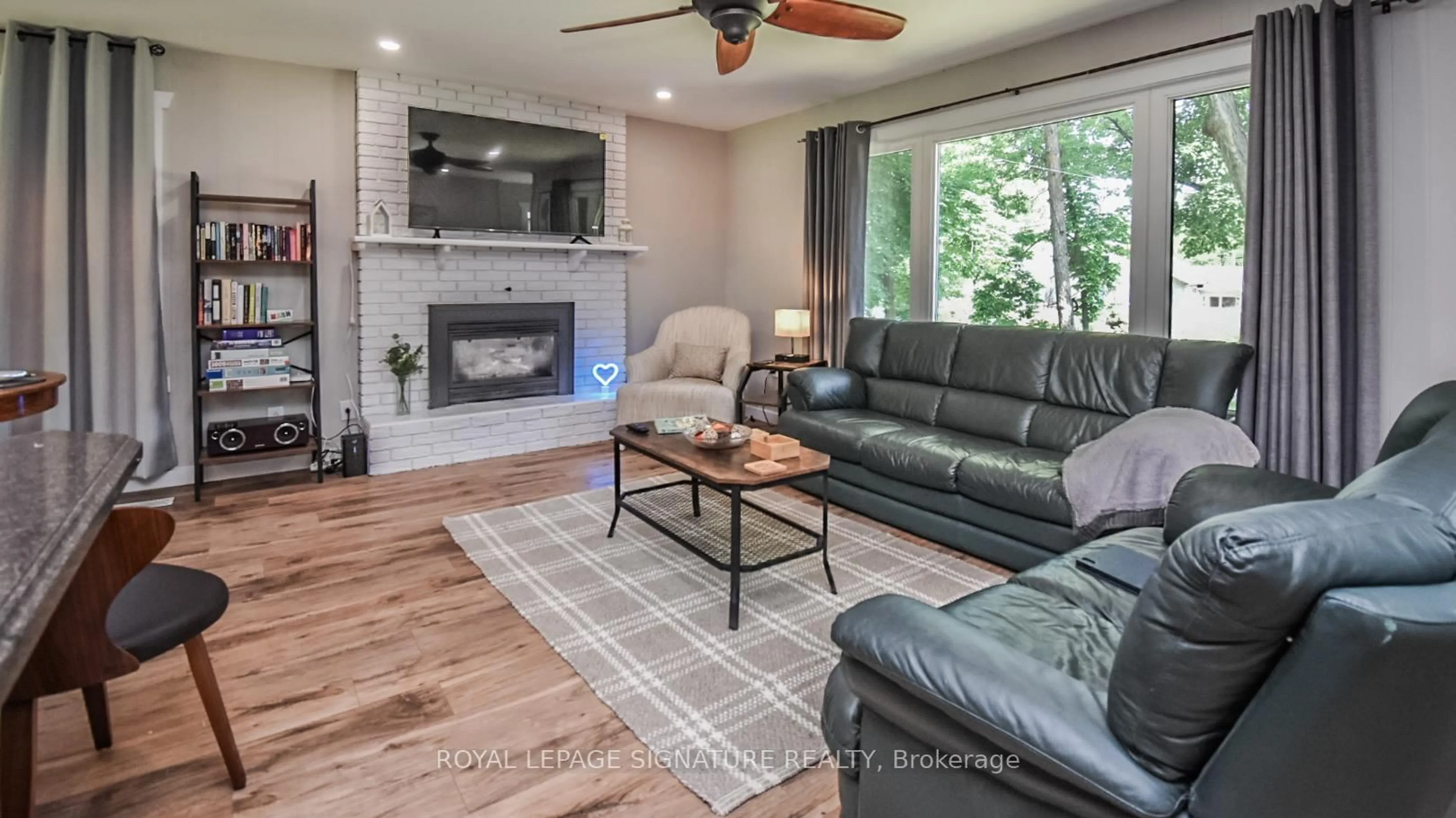 Living room with furniture, unknown for 258 Mountain Ave, Tay Ontario L0K 2C0