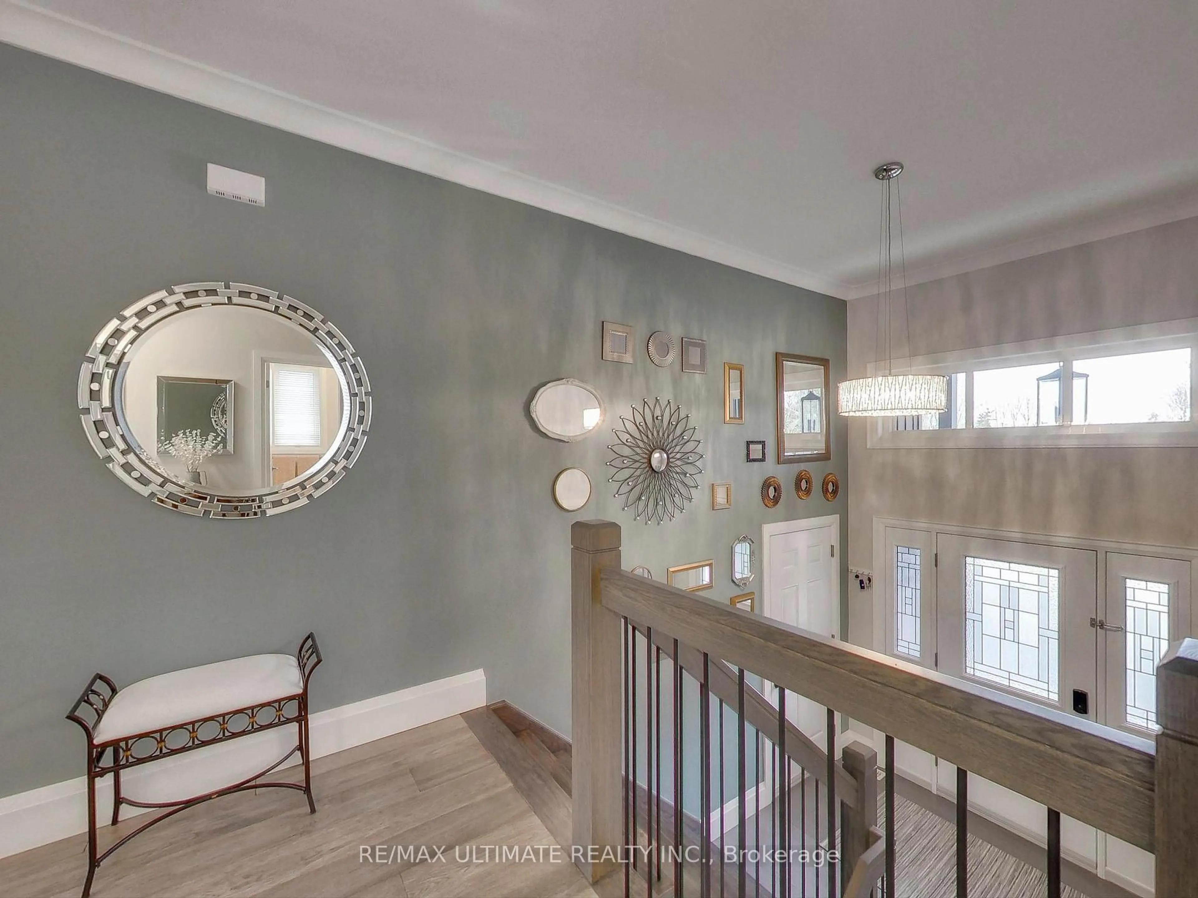 Indoor entryway for 121 Lily Dr, Wasaga Beach Ontario L9Z 2Z2
