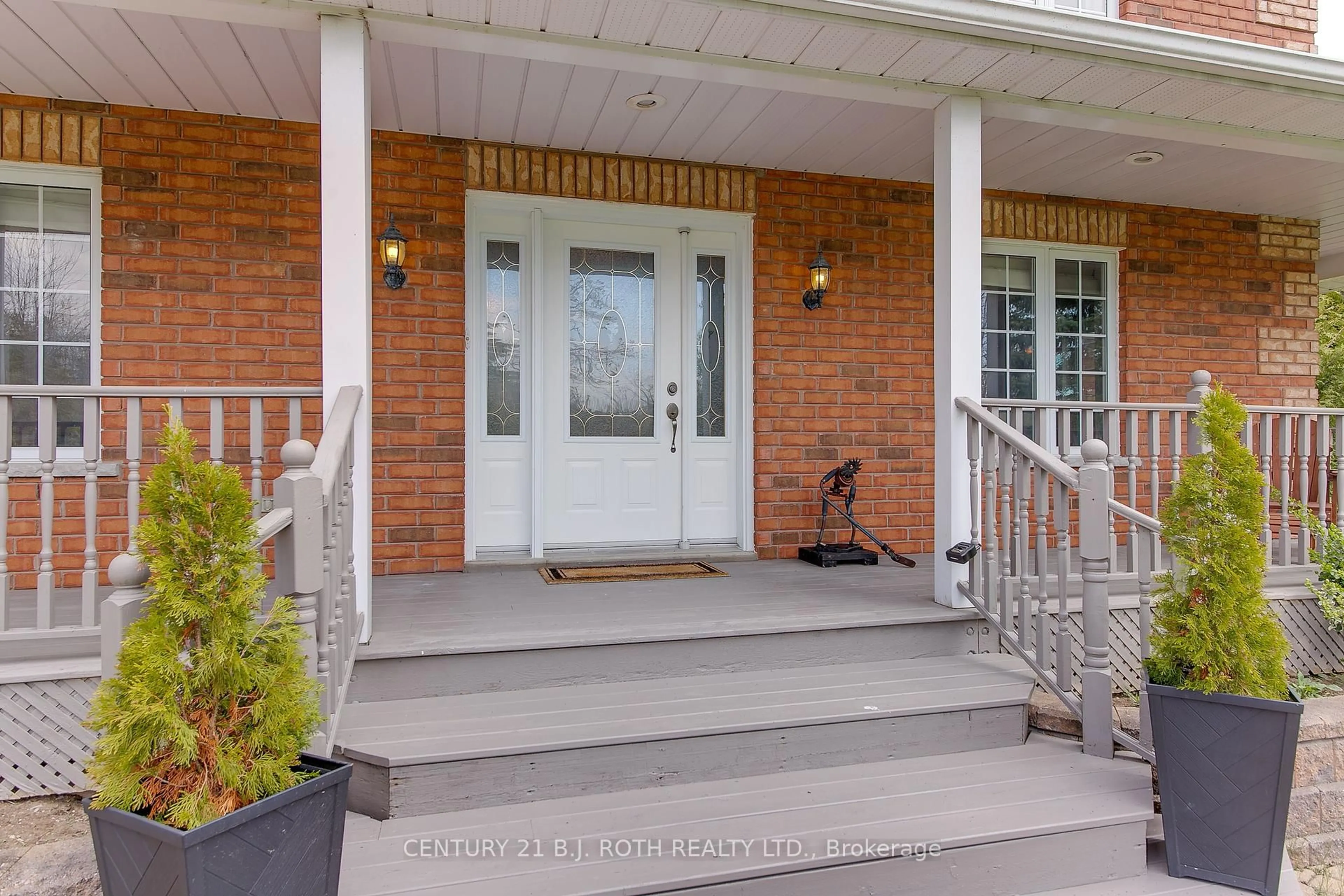 Indoor entryway for 148 Mill St, Oro-Medonte Ontario L3V 0K2