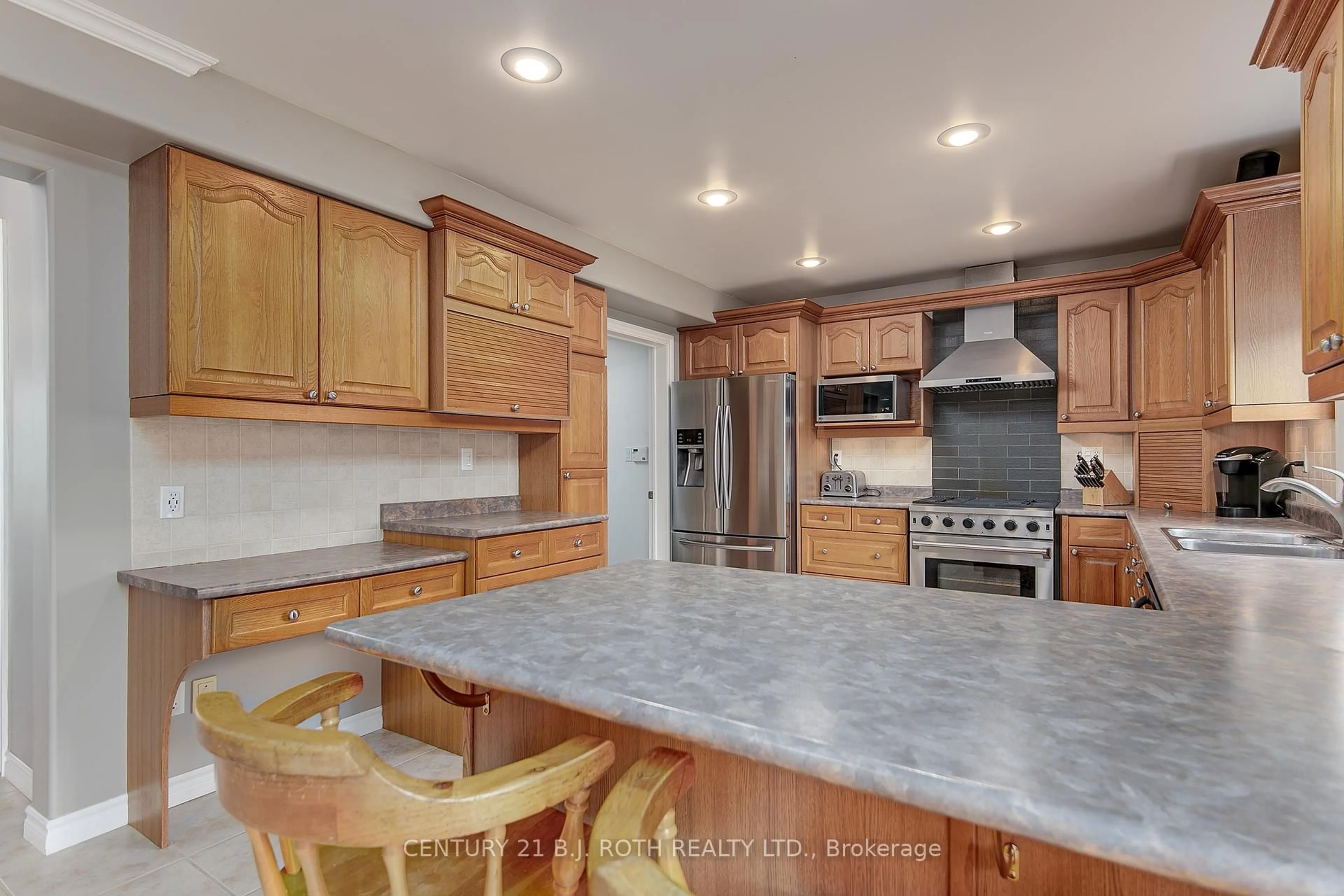 Open concept kitchen, unknown for 148 Mill St, Oro-Medonte Ontario L3V 0K2