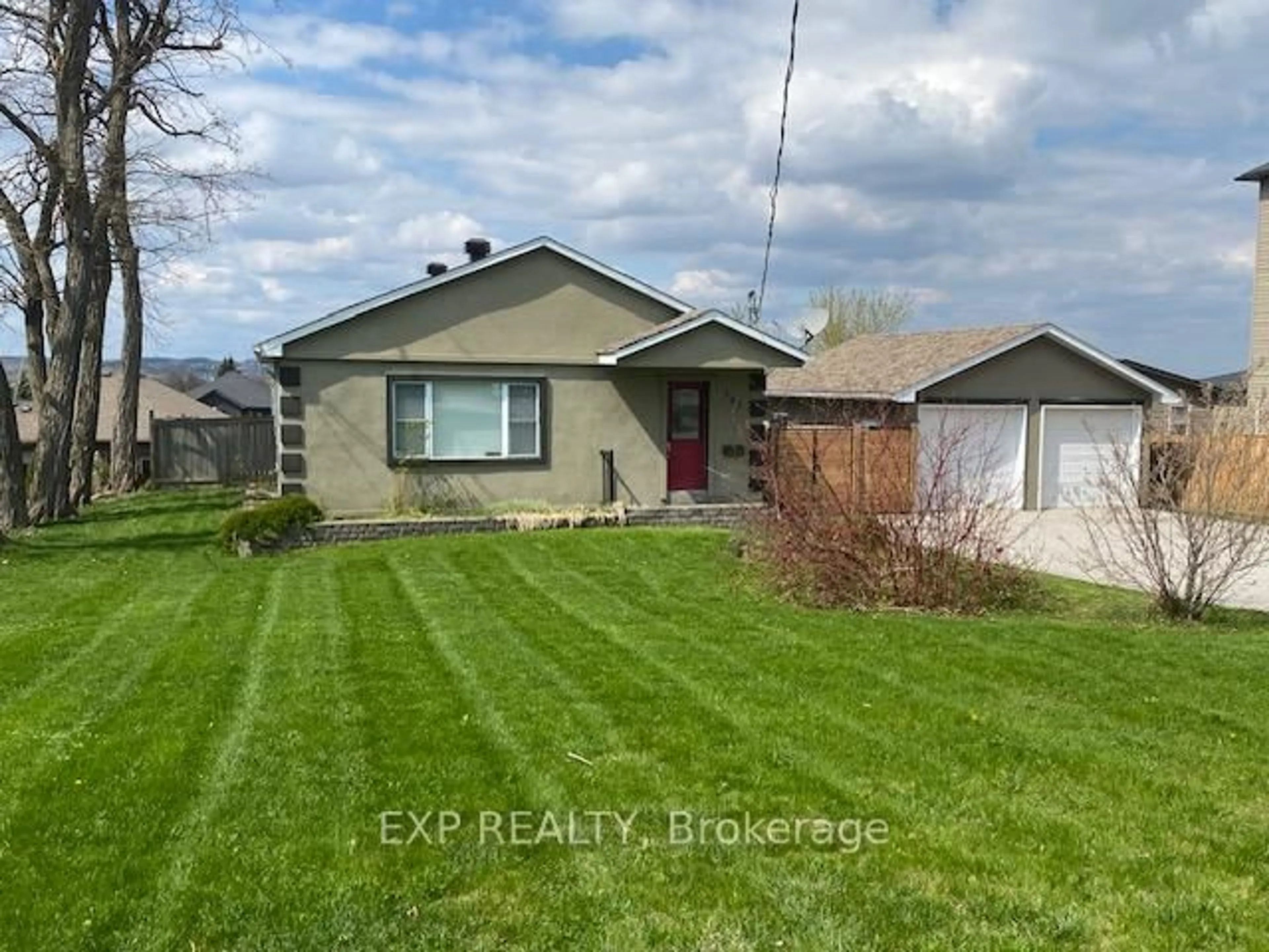 Home with vinyl exterior material, street for 182 Ardagh Rd, Barrie Ontario L4N 3V6