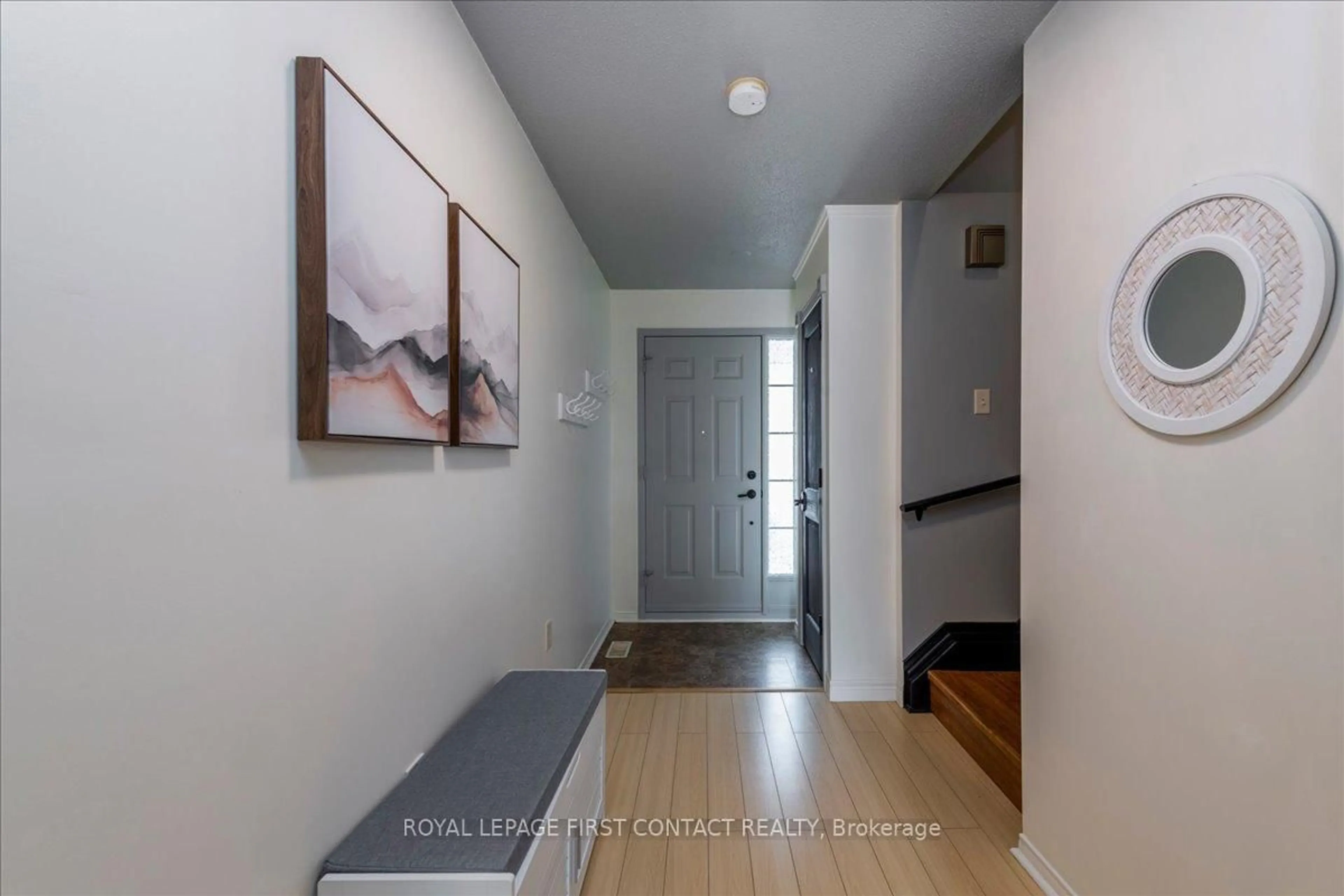 Indoor entryway for 171 Southwinds Cres, Midland Ontario L4R 0A2