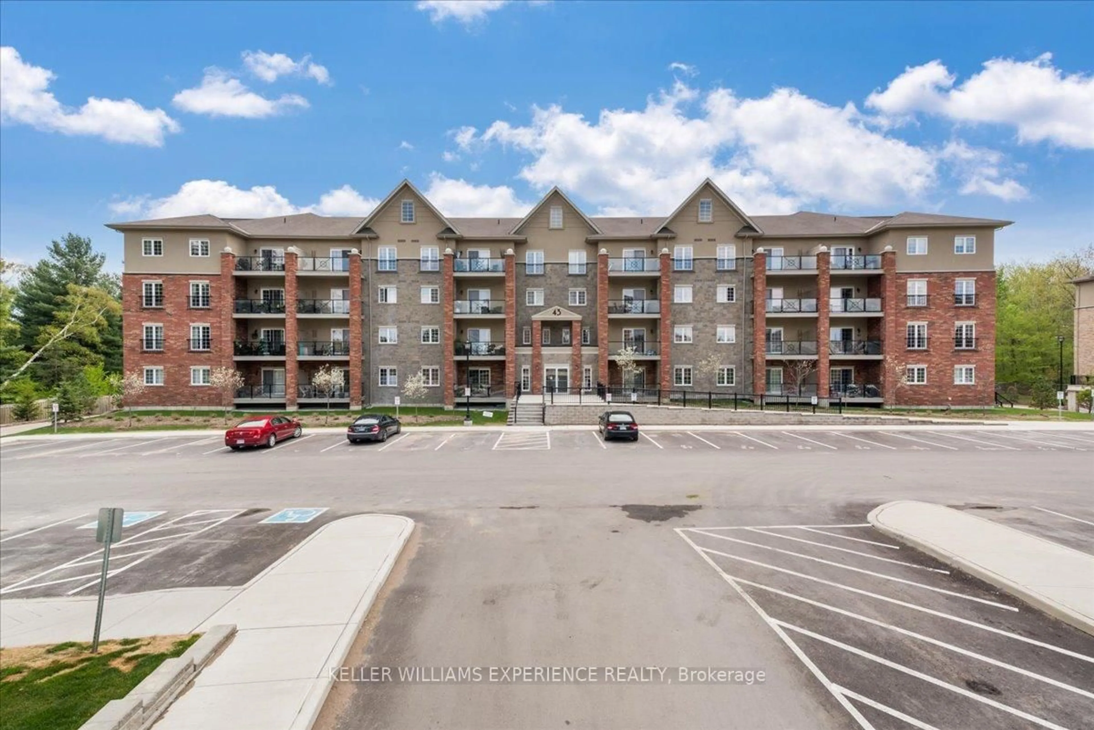 A pic from outside/outdoor area/front of a property/back of a property/a pic from drone, building for 43 Ferndale Dr #307, Barrie Ontario L4N 5W6