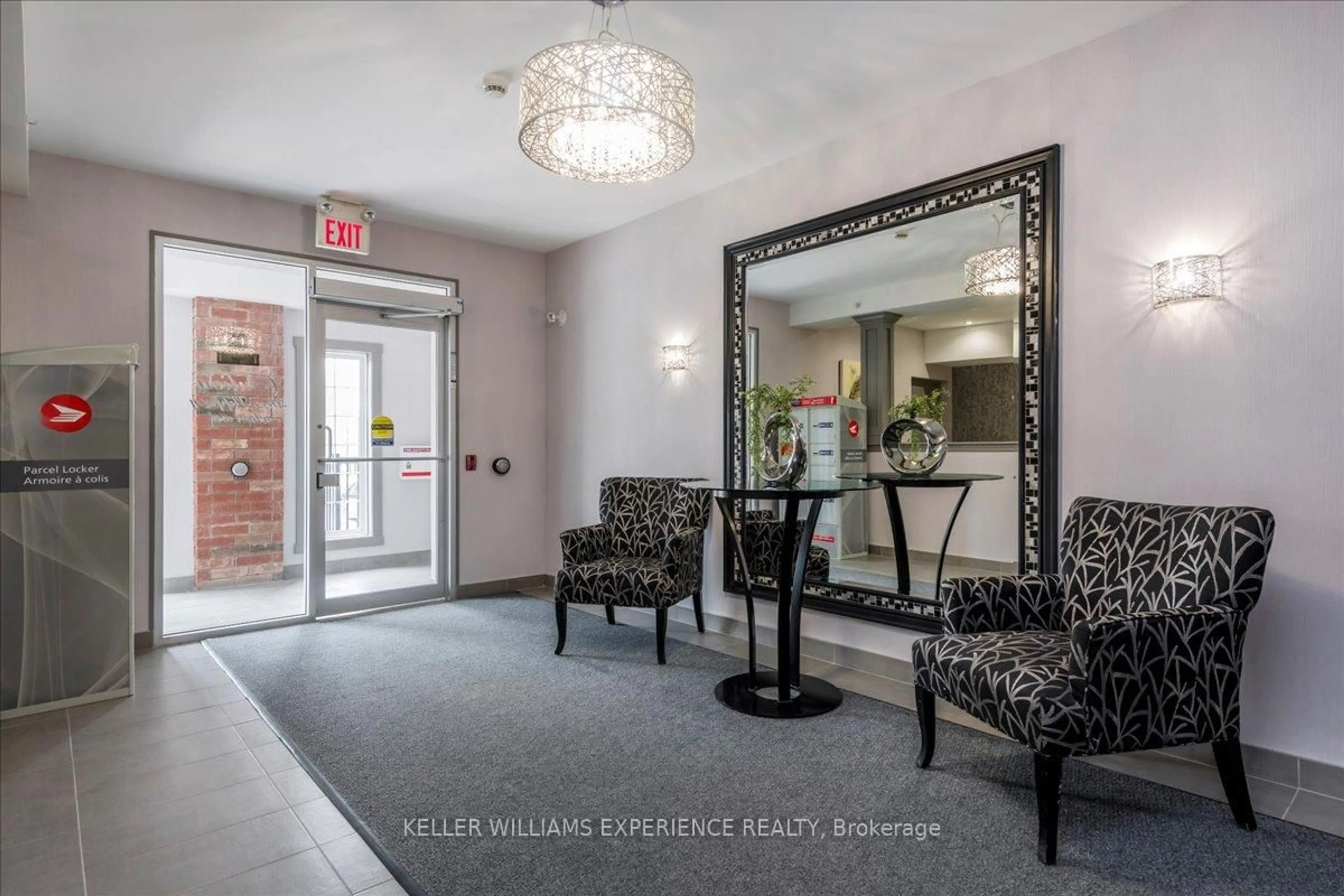 Indoor foyer for 43 Ferndale Dr #307, Barrie Ontario L4N 5W6