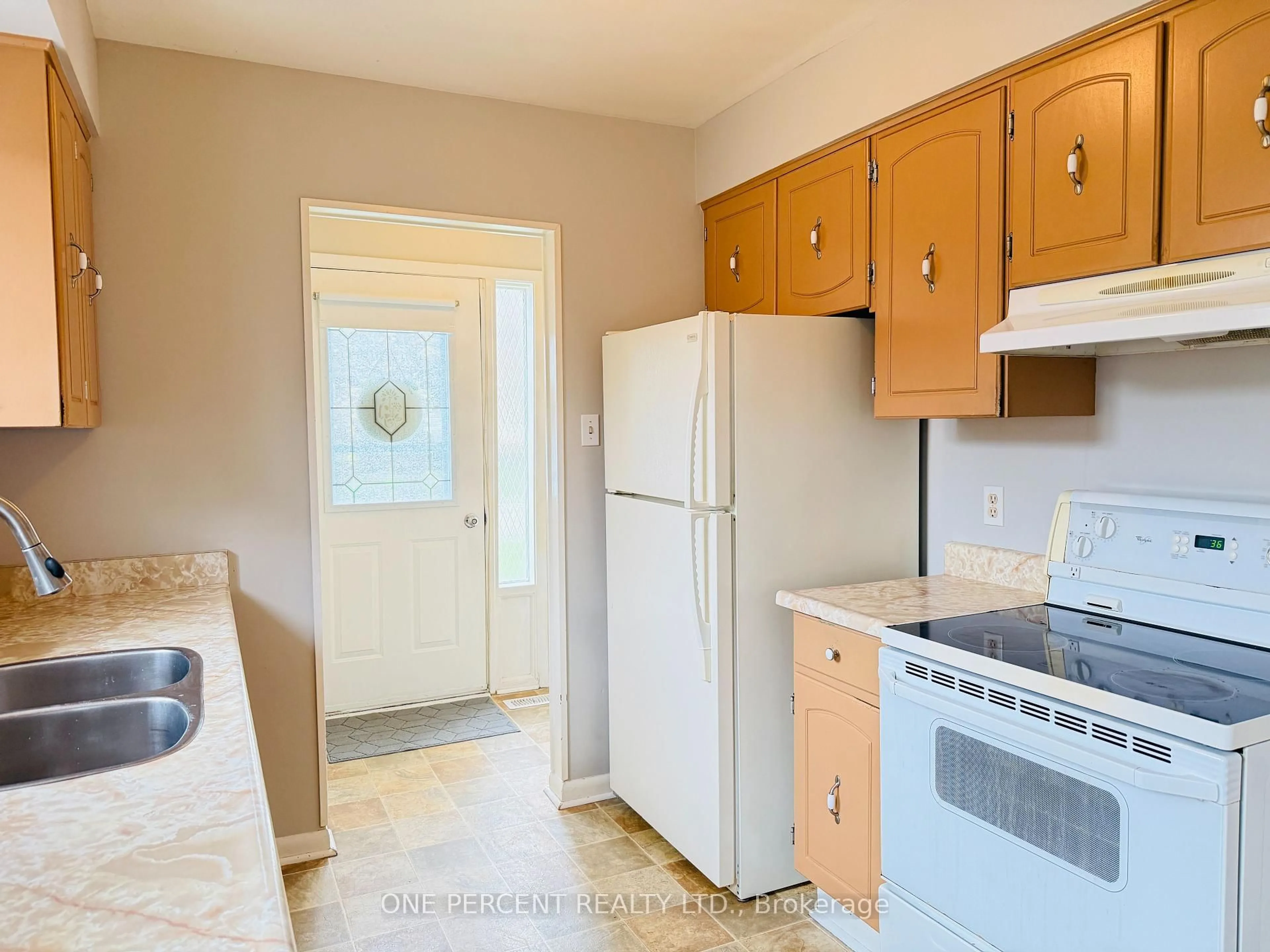 Standard kitchen, unknown for 18 Courtice Cres, Collingwood Ontario L9Y 4G1