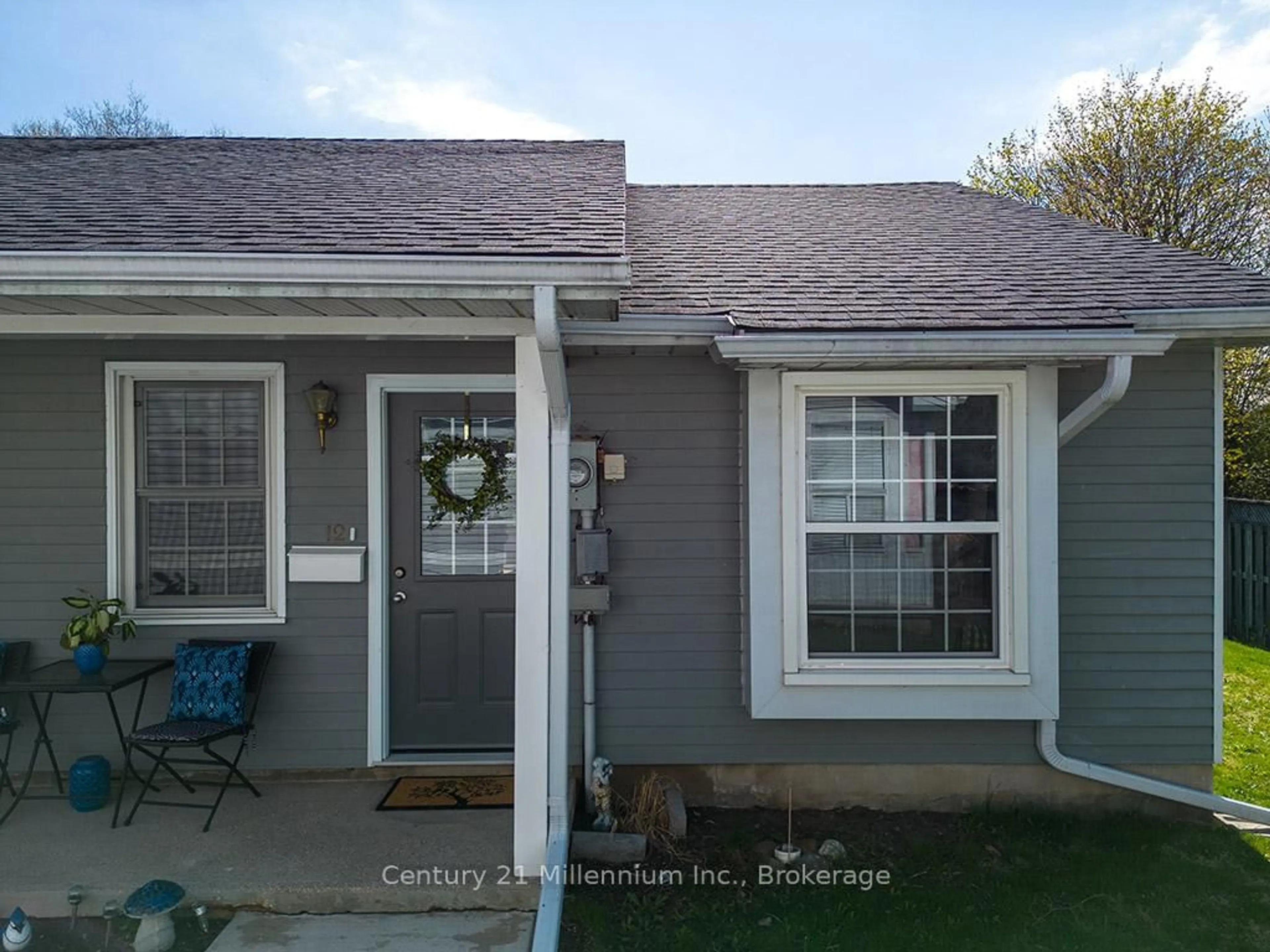 Home with vinyl exterior material, street for 140 Albert St #12, Collingwood Ontario L9Y 2L7
