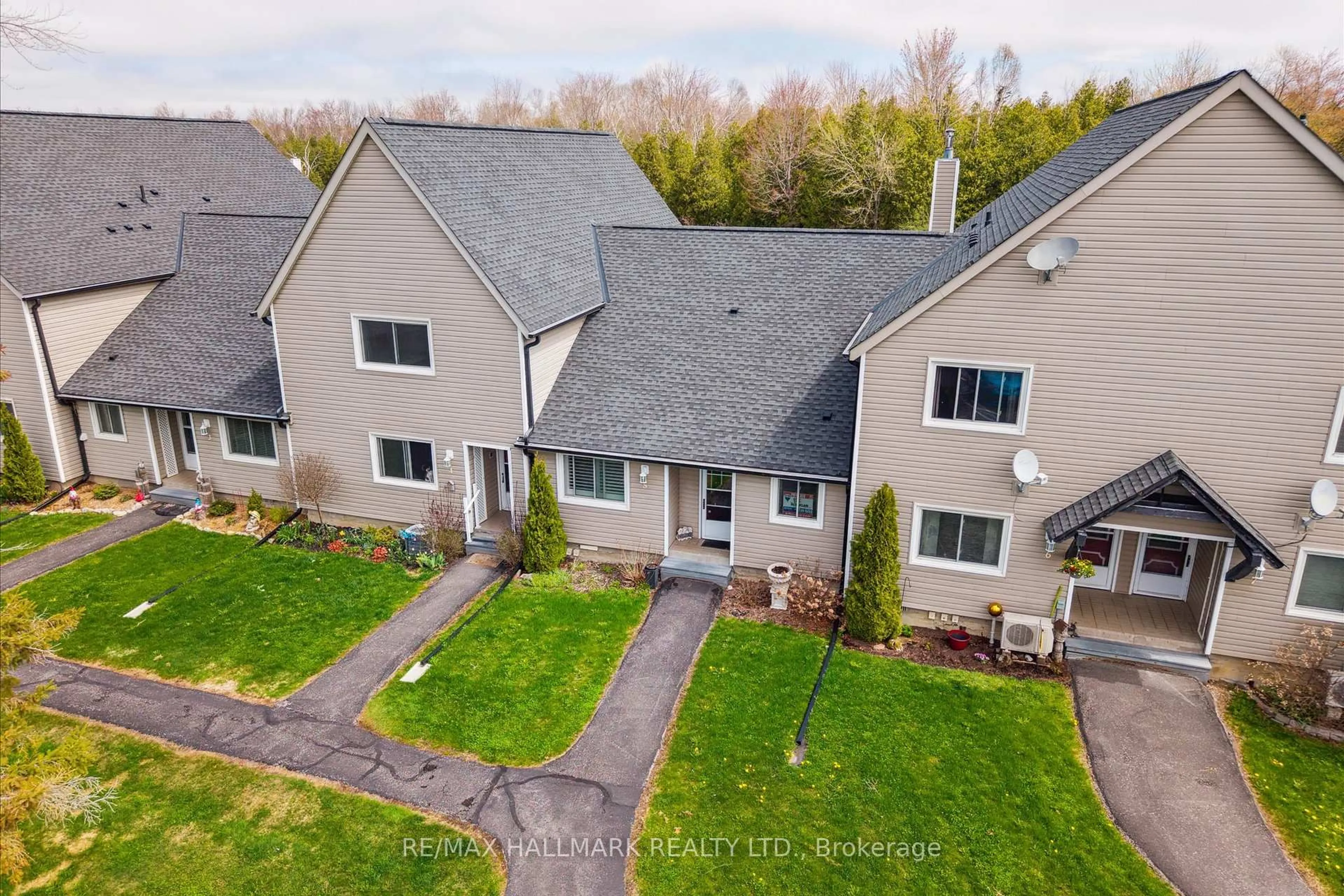 A pic from outside/outdoor area/front of a property/back of a property/a pic from drone, unknown for 51 Laguna Pkwy #5, Ramara Ontario L0K 1B0