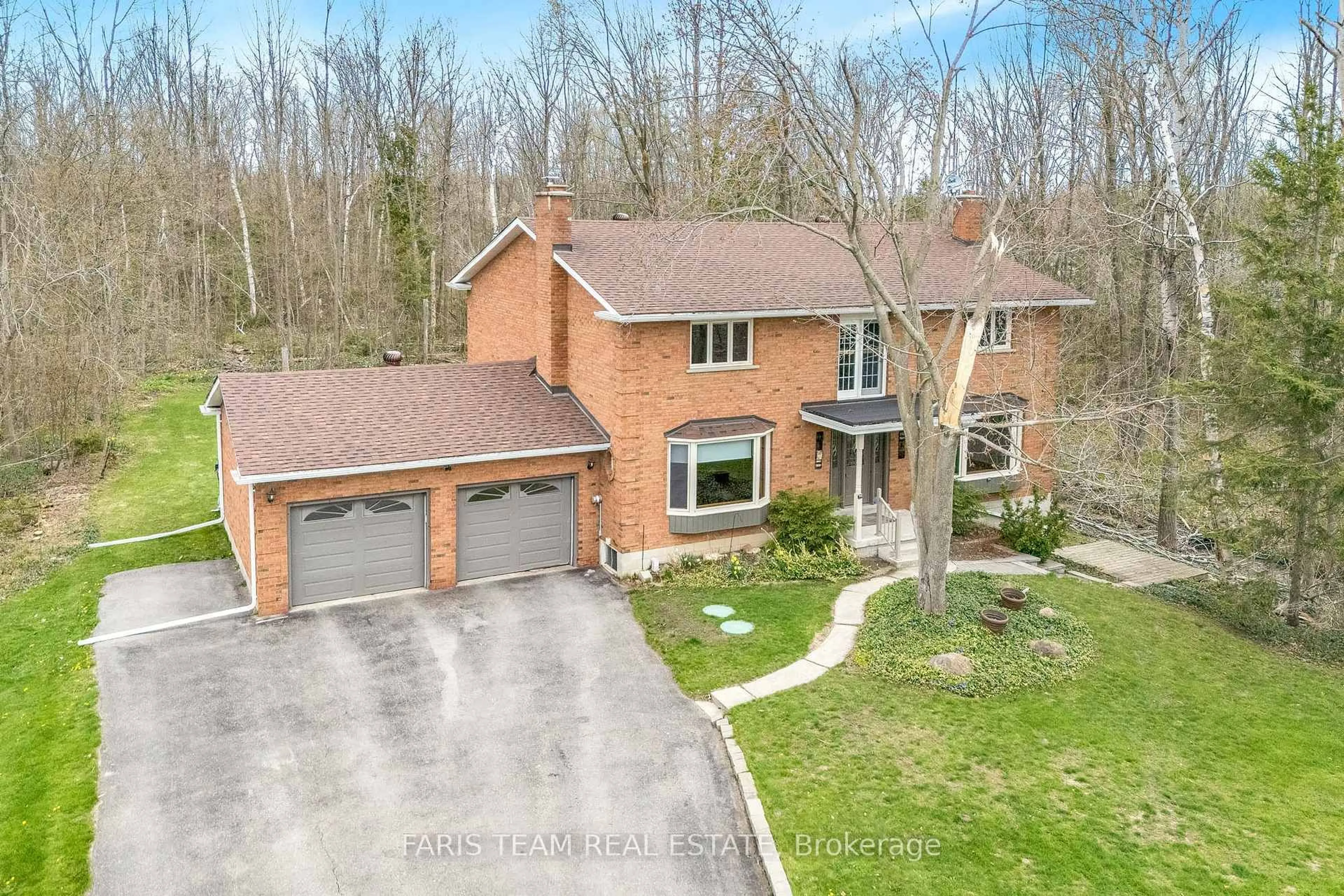 A pic from outside/outdoor area/front of a property/back of a property/a pic from drone, street for 168 Lakeshore Rd, Oro-Medonte Ontario L0L 2E0