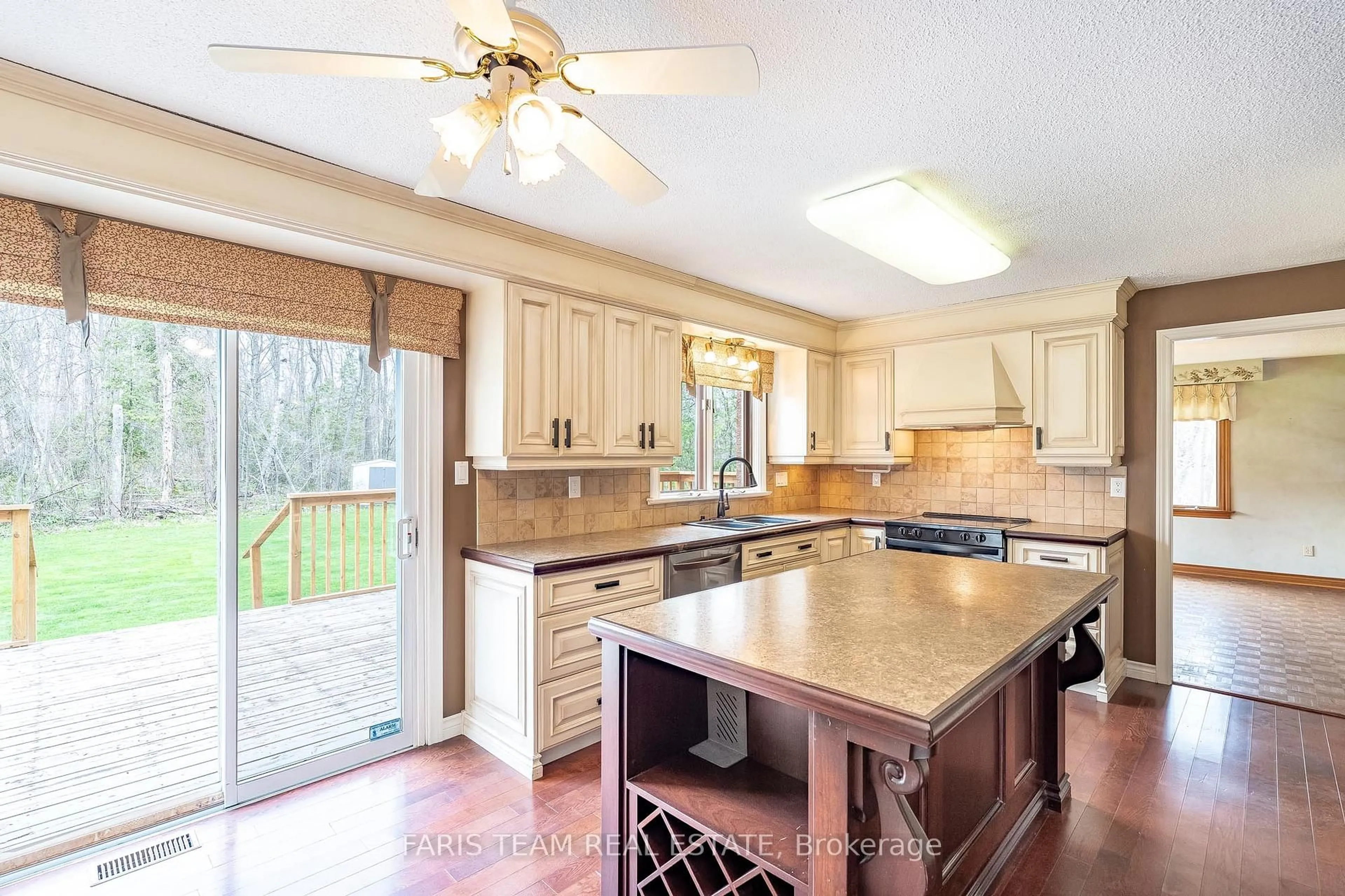 Open concept kitchen, ceramic/tile floor for 168 Lakeshore Rd, Oro-Medonte Ontario L0L 2E0