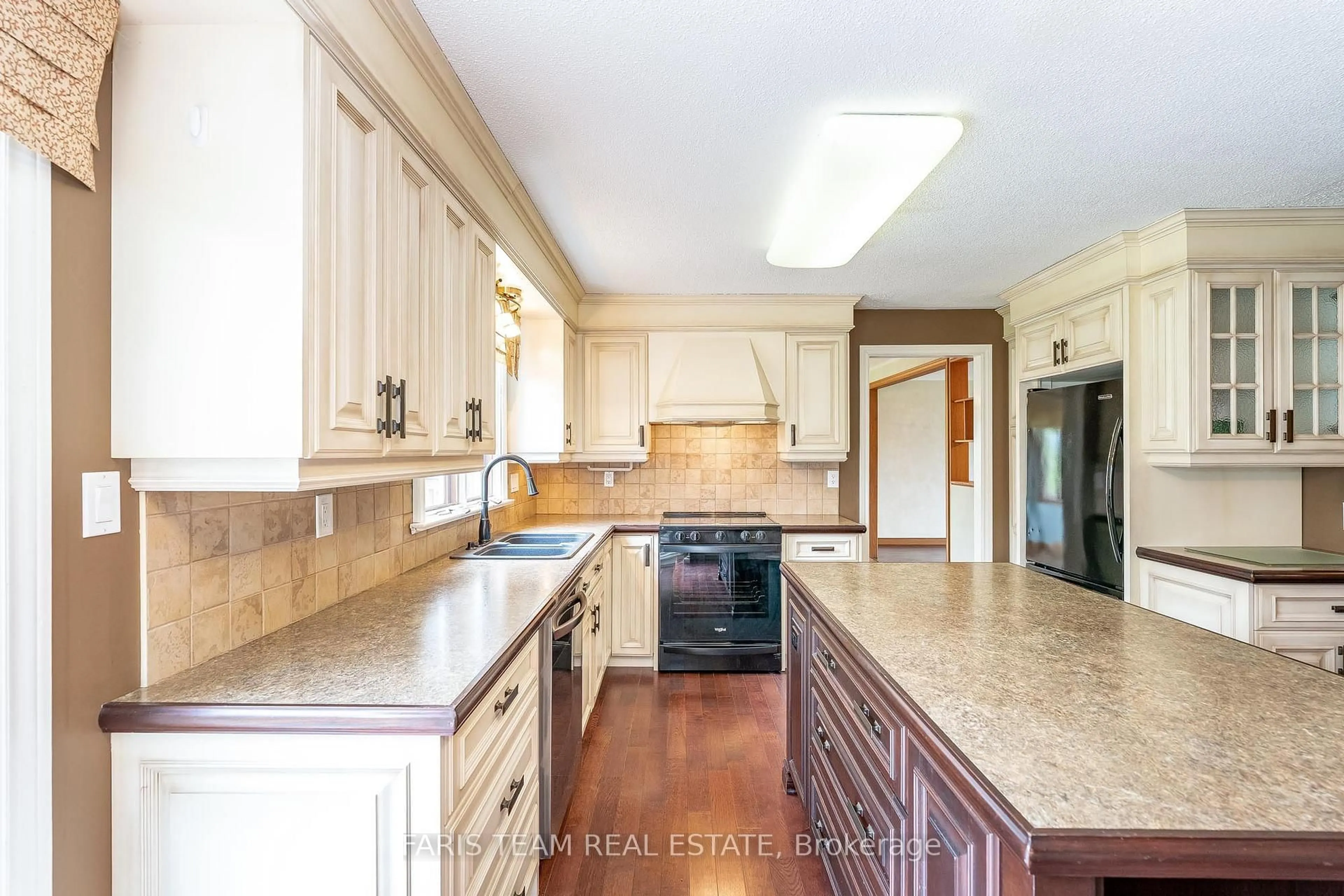 Open concept kitchen, ceramic/tile floor for 168 Lakeshore Rd, Oro-Medonte Ontario L0L 2E0
