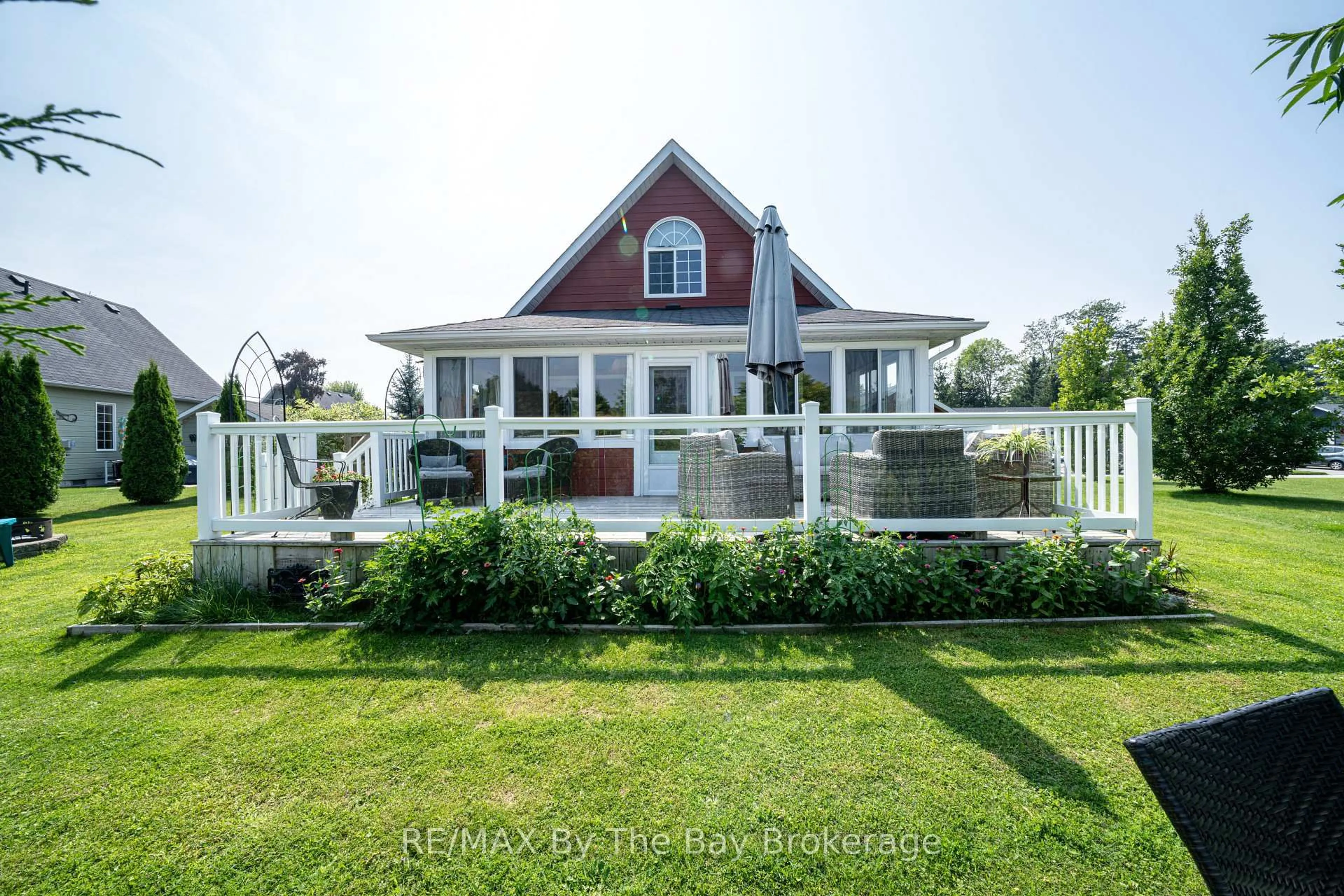 A pic from outside/outdoor area/front of a property/back of a property/a pic from drone, water/lake/river/ocean view for 11 TEMAGAMI Tr, Wasaga Beach Ontario L9Z 1X7