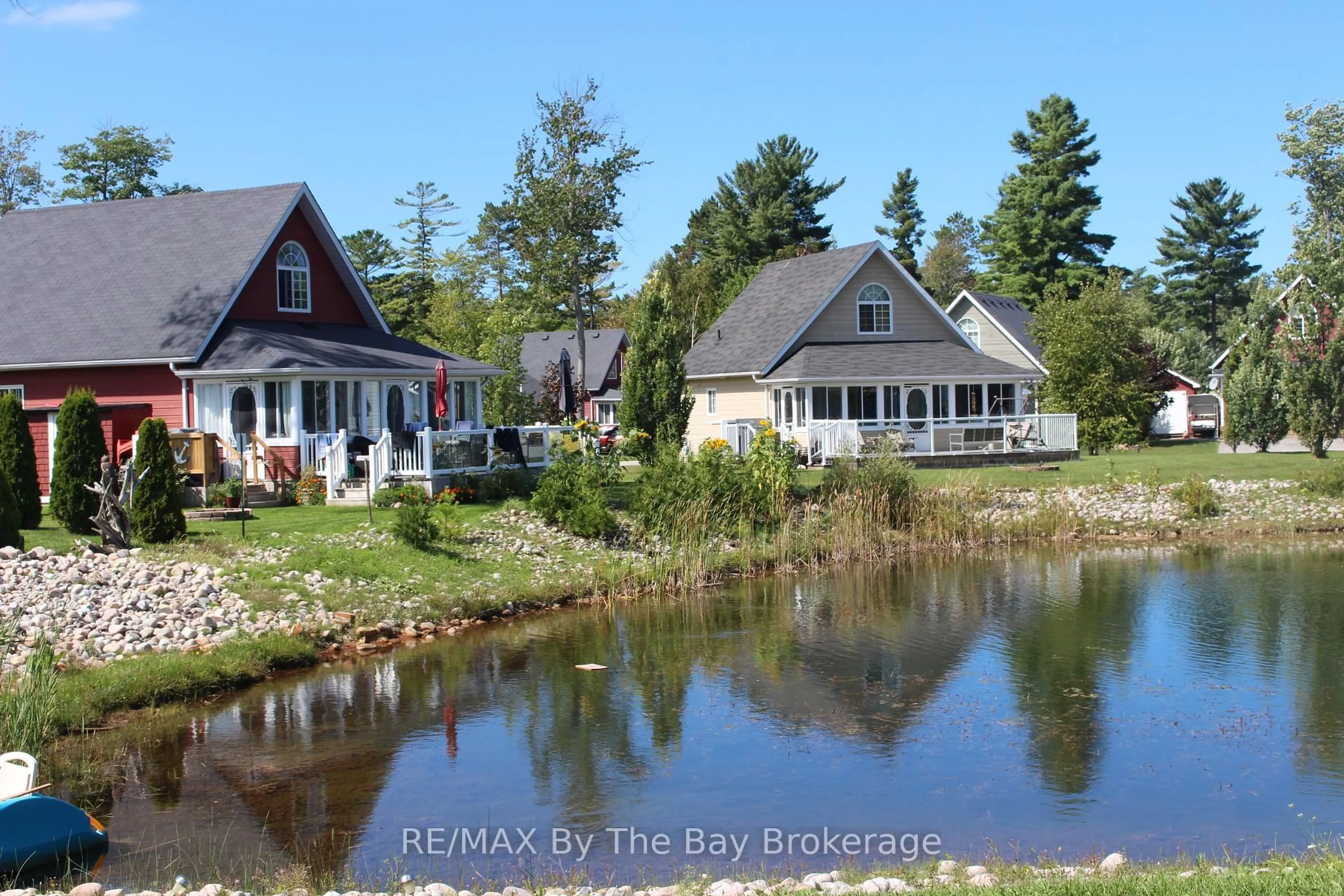 A pic from outside/outdoor area/front of a property/back of a property/a pic from drone, water/lake/river/ocean view for 11 TEMAGAMI Tr, Wasaga Beach Ontario L9Z 1X7