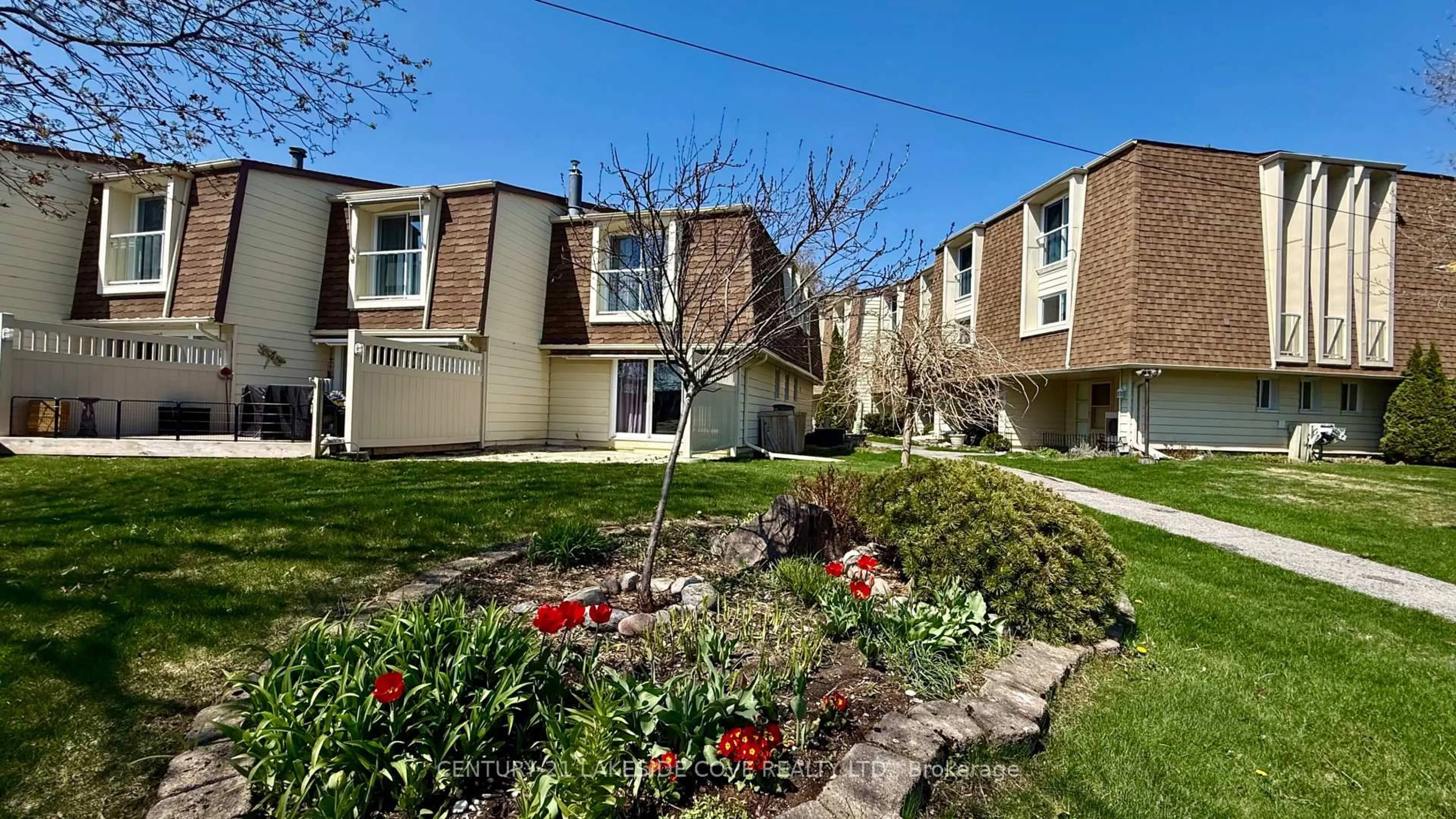 Patio, street for 4 Paradise Blvd #Unit 5, Ramara Ontario L0K 1B0
