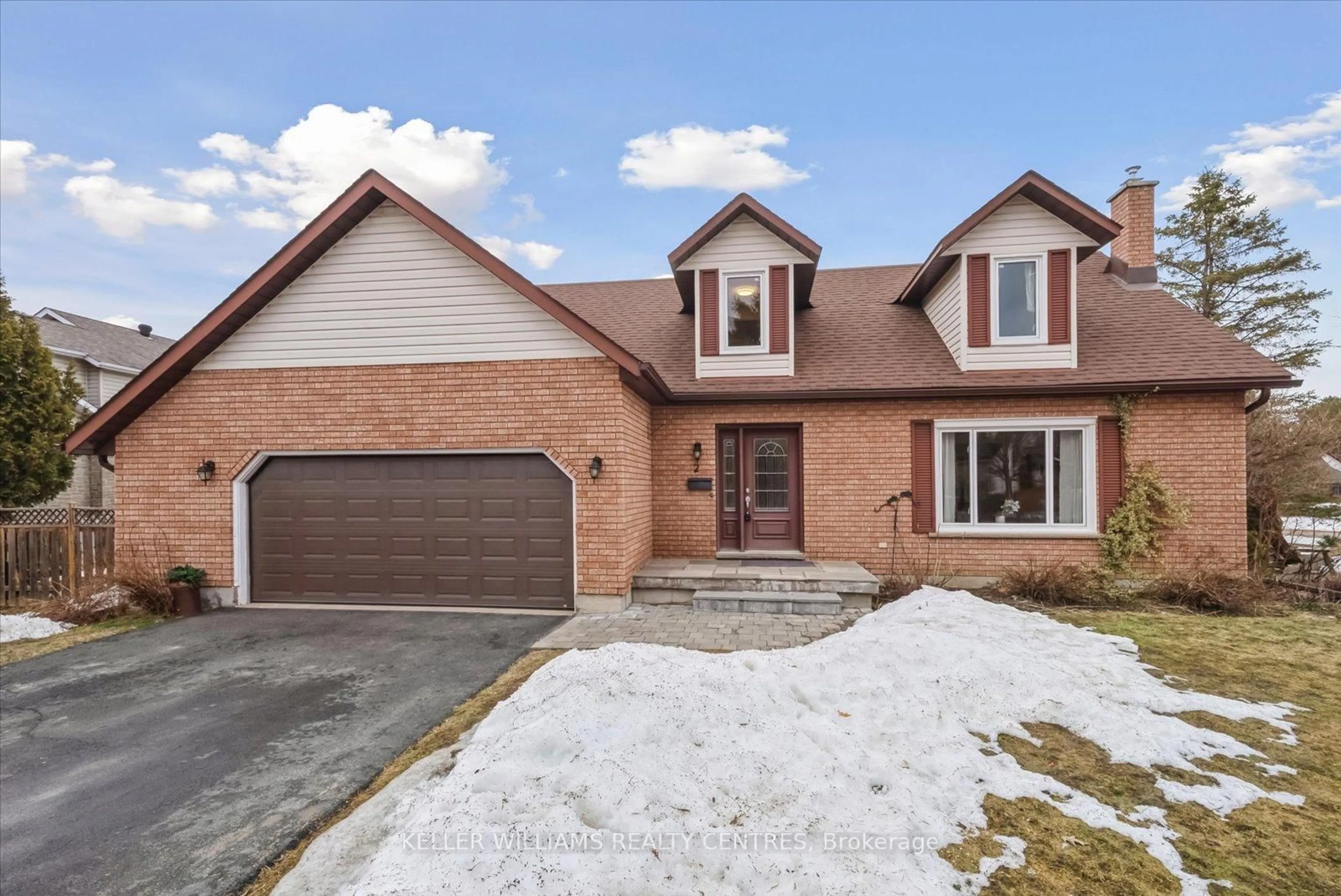 Home with brick exterior material, street for 2 Elm Crt, Oro-Medonte Ontario L0L 2E0