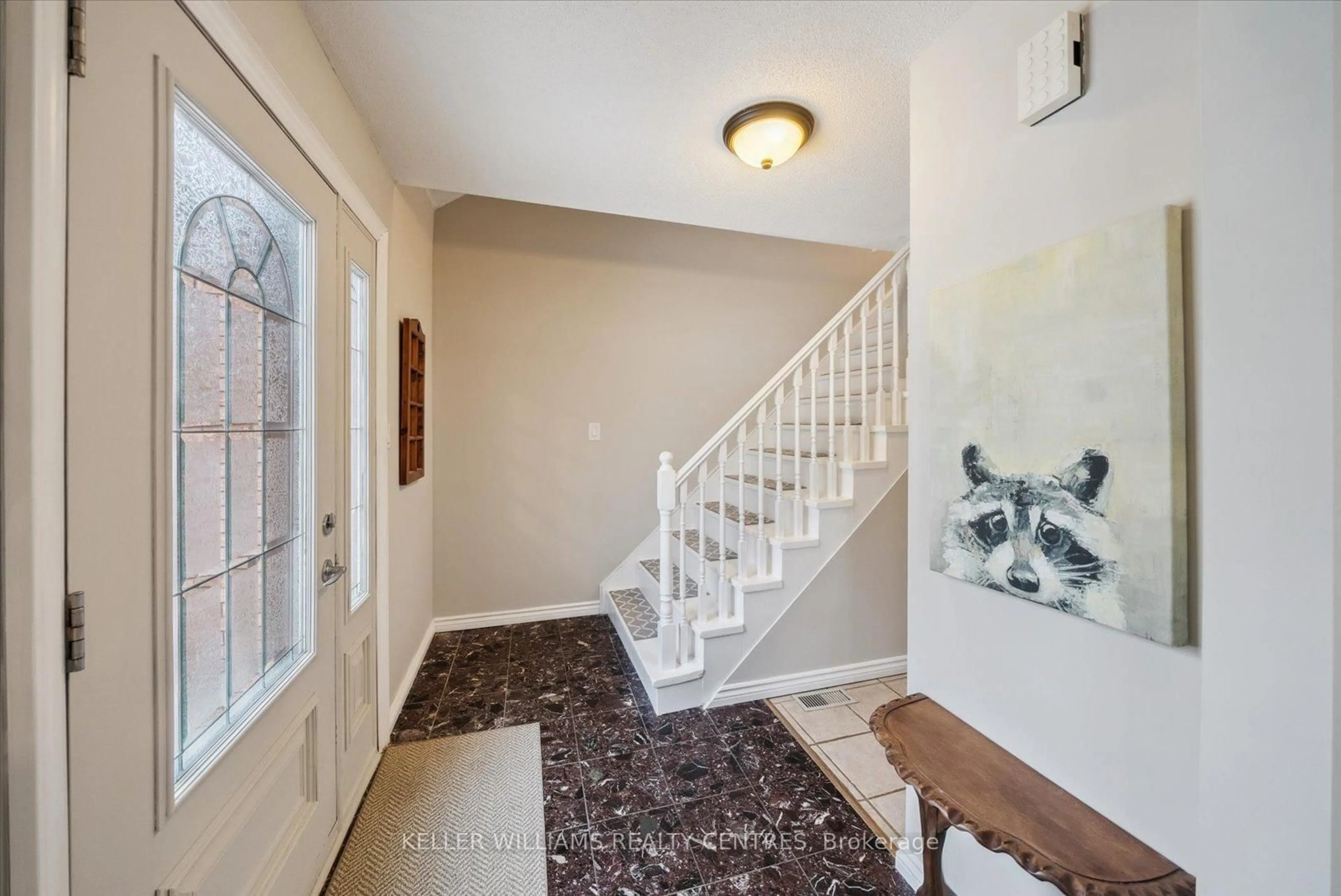 Indoor entryway for 2 Elm Crt, Oro-Medonte Ontario L0L 2E0