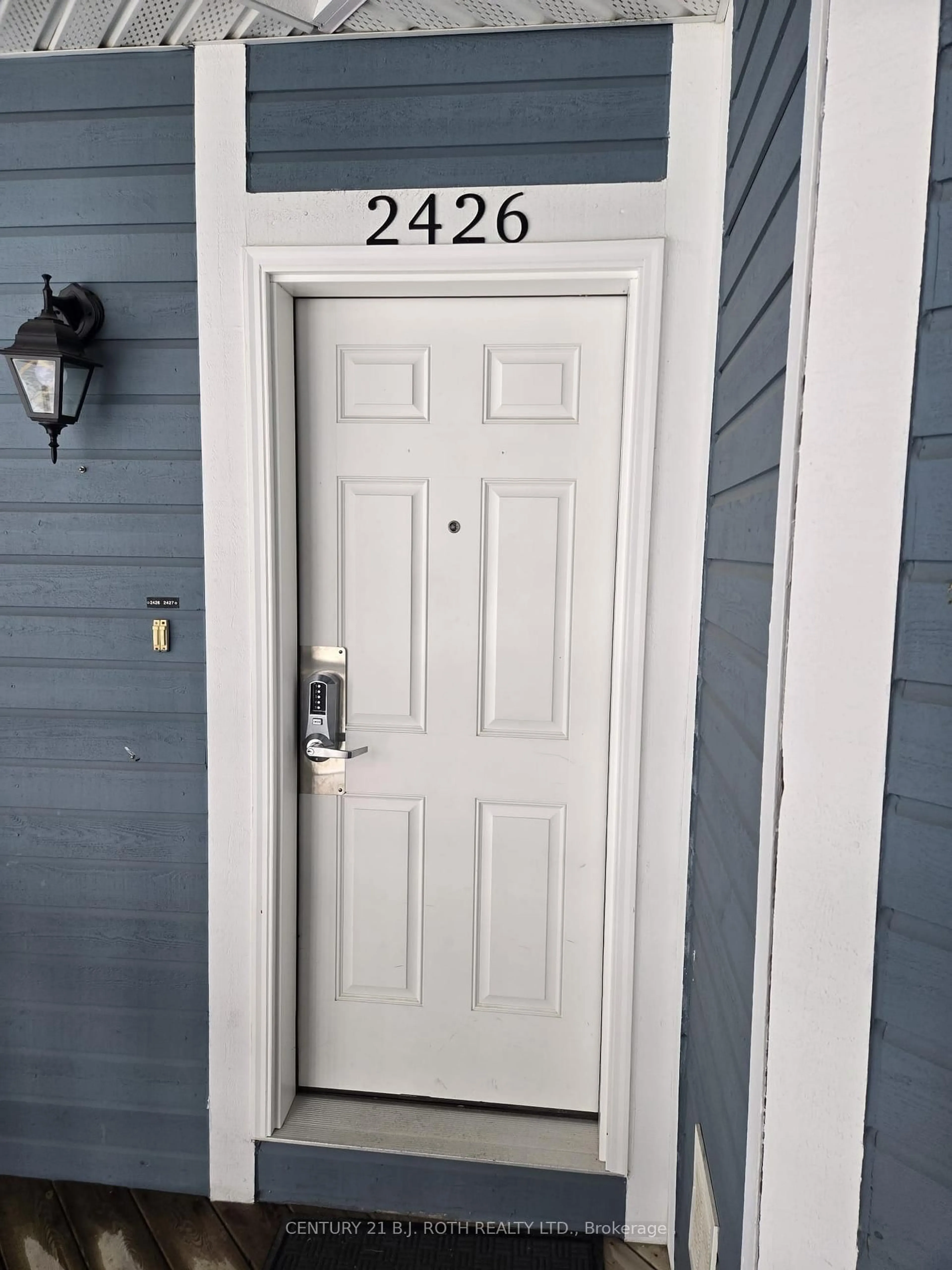Indoor entryway for 90 Highland Dr #2426, 2427, Oro-Medonte Ontario L0L 2L0