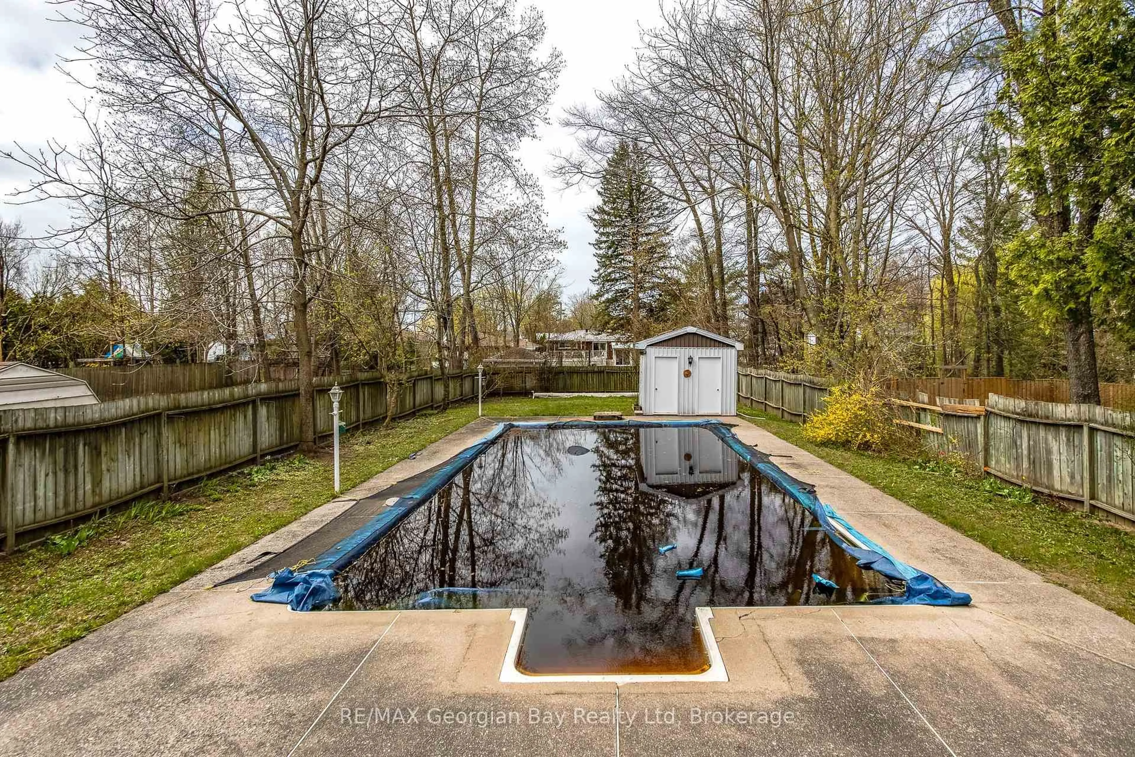 Pool for 338 Seventh St, Midland Ontario L4R 3Z9
