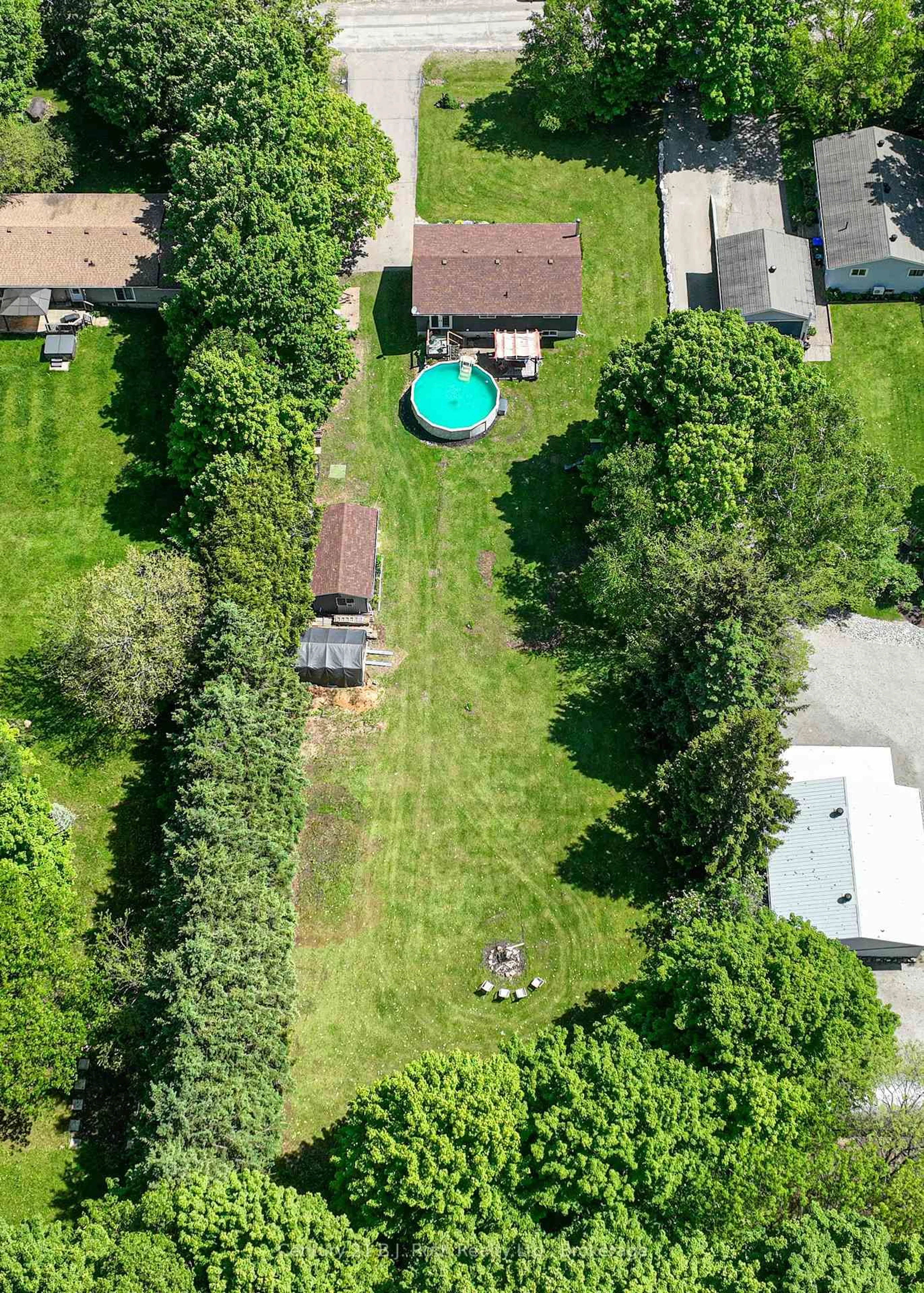 A pic from outside/outdoor area/front of a property/back of a property/a pic from drone, unknown for 10 CONDER Dr, Oro-Medonte Ontario L0K 1E0