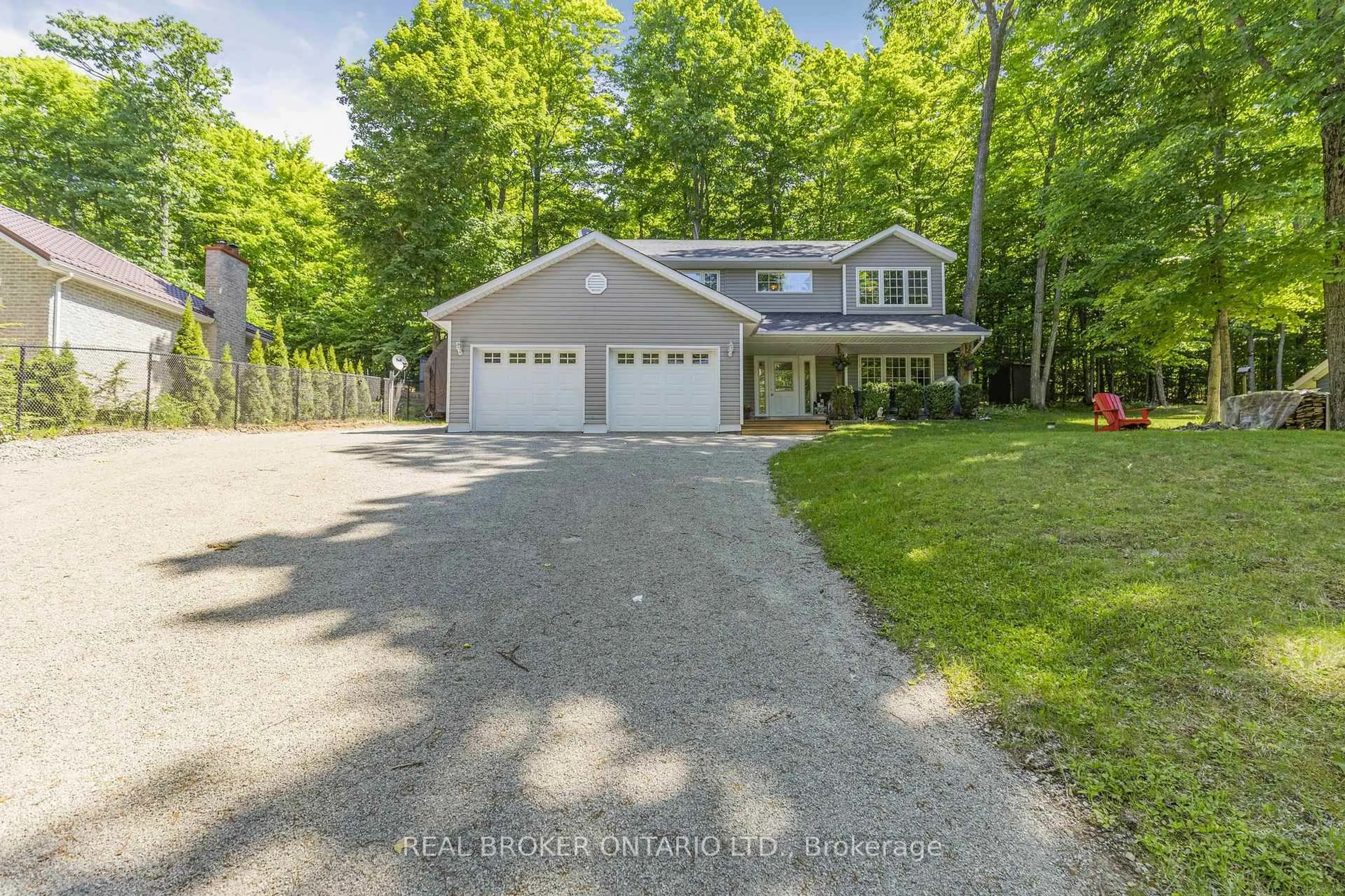 A pic from outside/outdoor area/front of a property/back of a property/a pic from drone, street for 87 Farlain Lake Rd, Tiny Ontario L9M 0B5