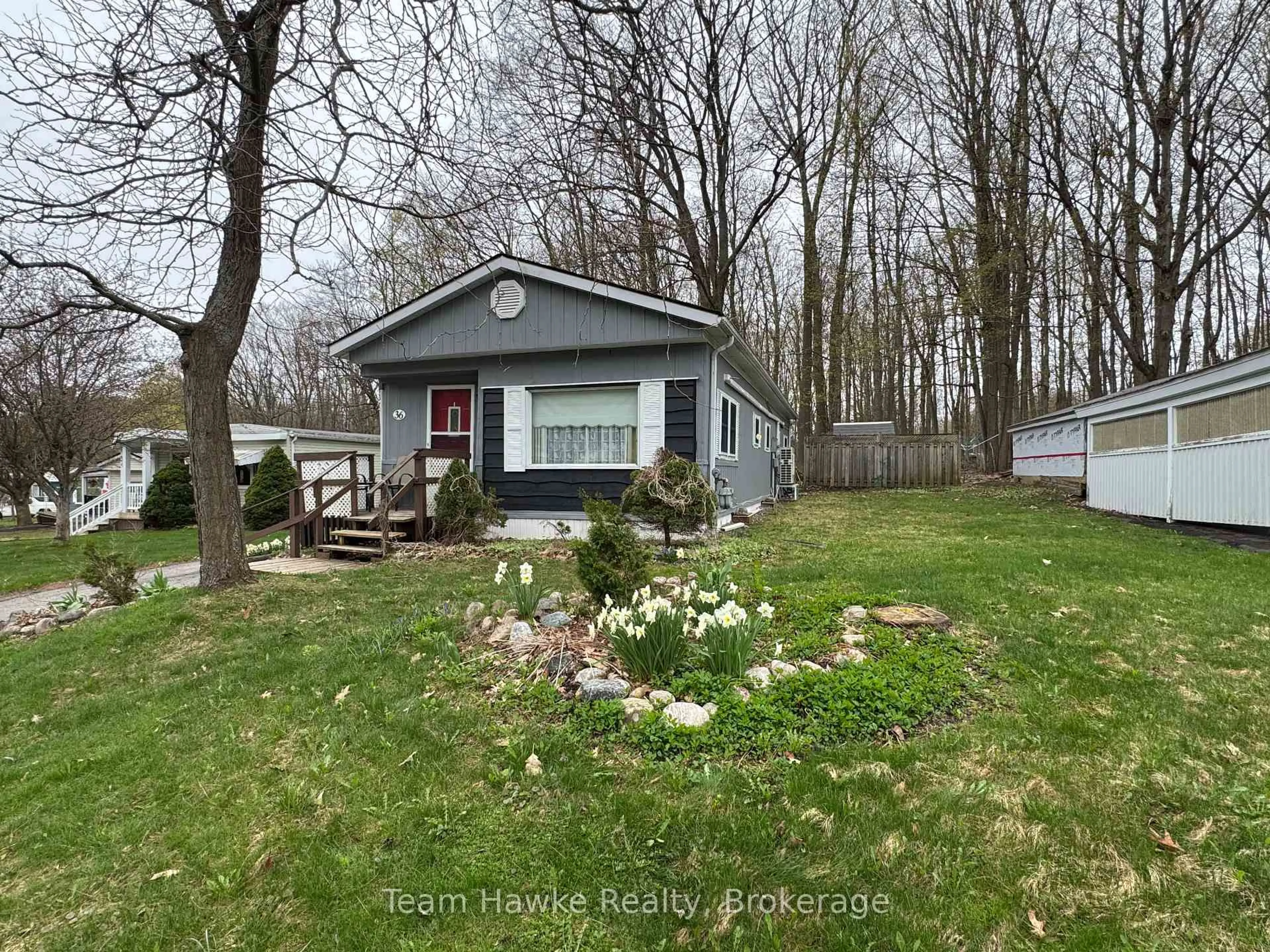 A pic from outside/outdoor area/front of a property/back of a property/a pic from drone, water/lake/river/ocean view for 525 Midland Point Rd #36, Midland Ontario L4R 5G8