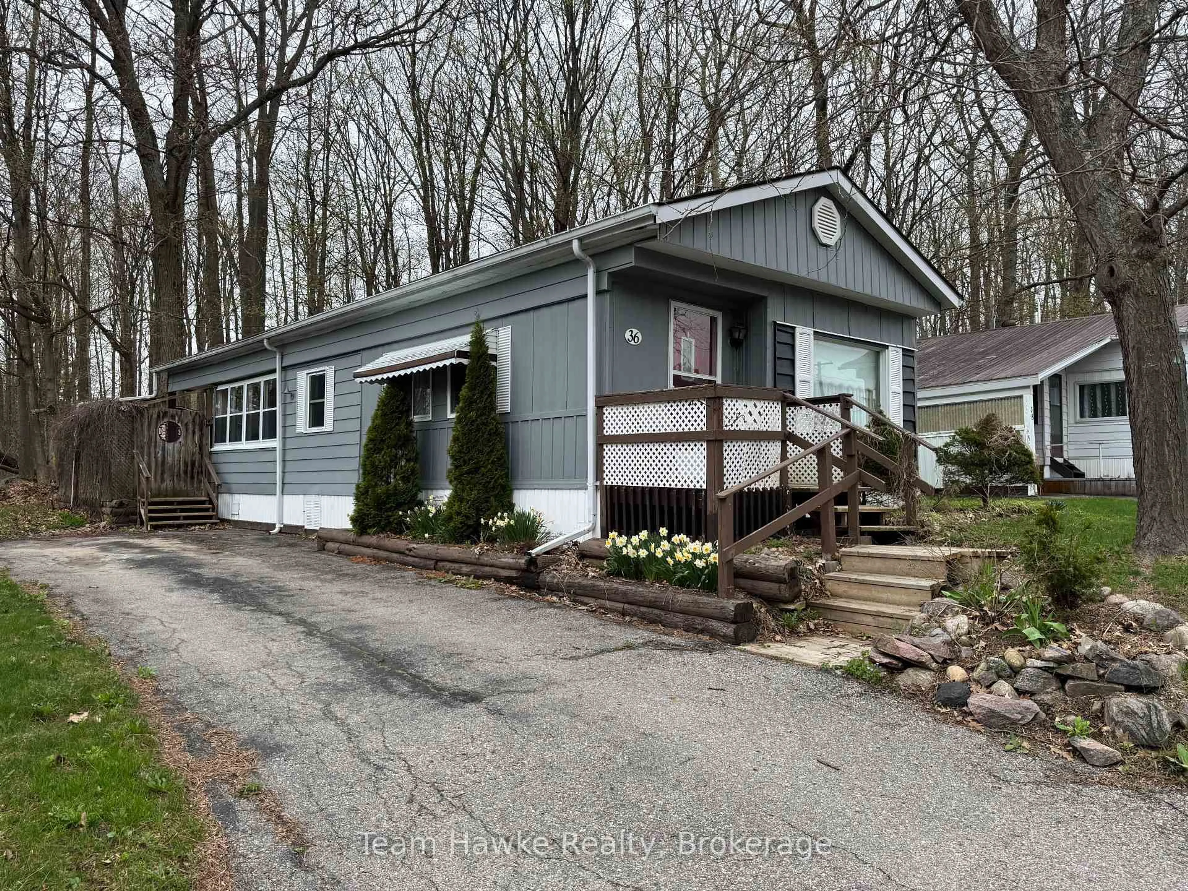 Home with vinyl exterior material, unknown for 525 Midland Point Rd #36, Midland Ontario L4R 5G8