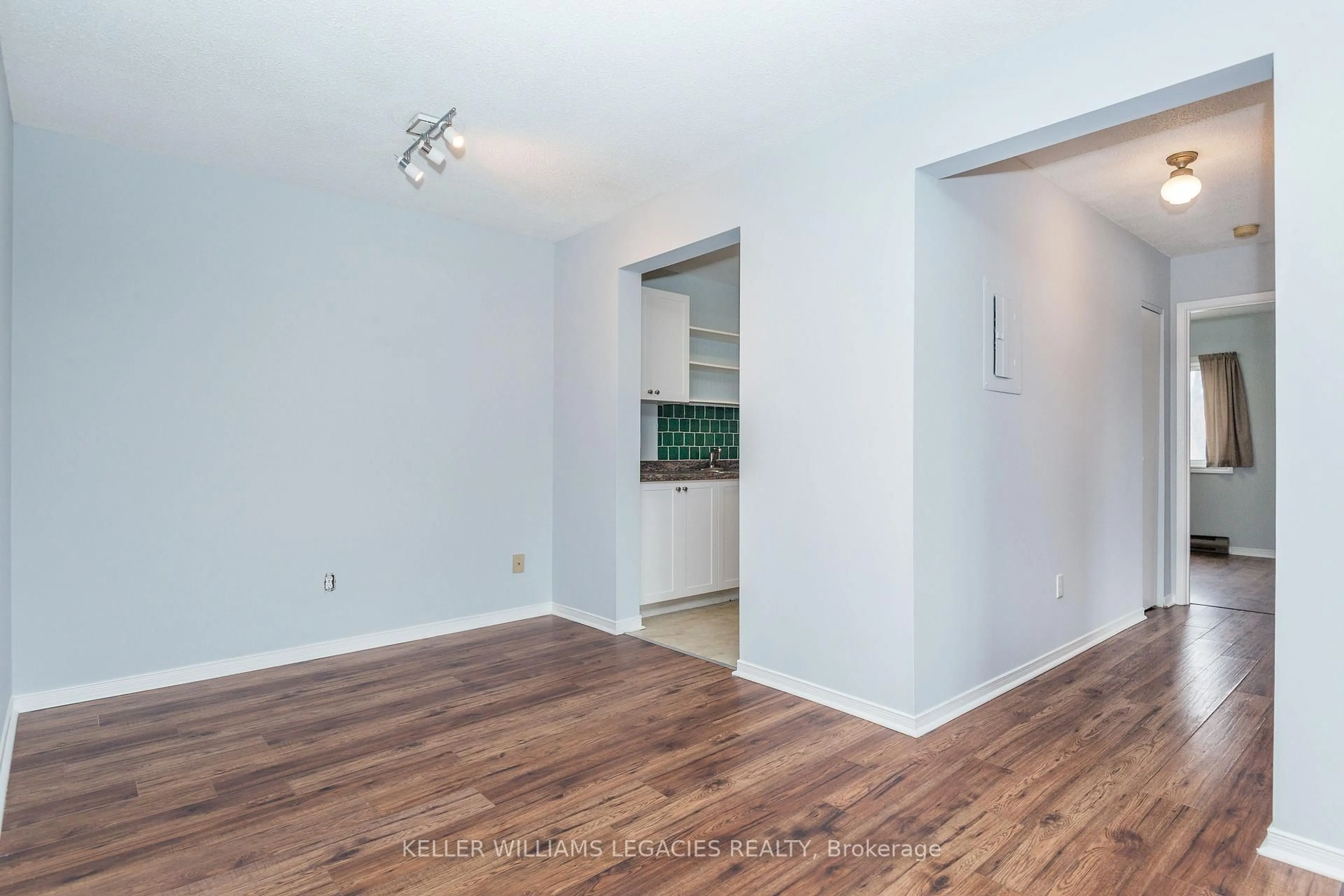 A pic of a room for 163 Edgehill Dr #D6, Barrie Ontario L4N 1L9