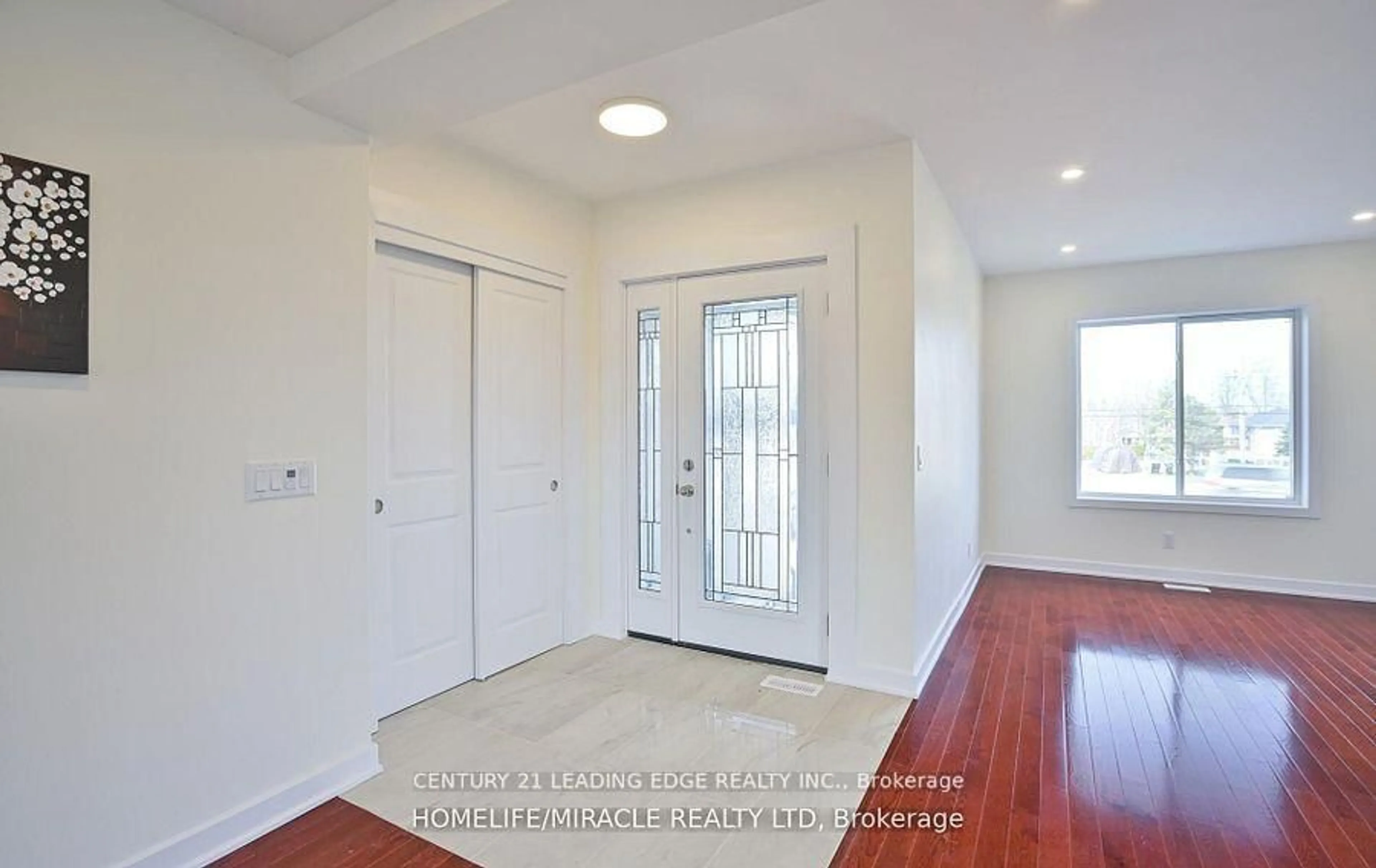 Indoor entryway for 7497 County Rd. 91 Rd, Clearview Ontario L0M 1S0