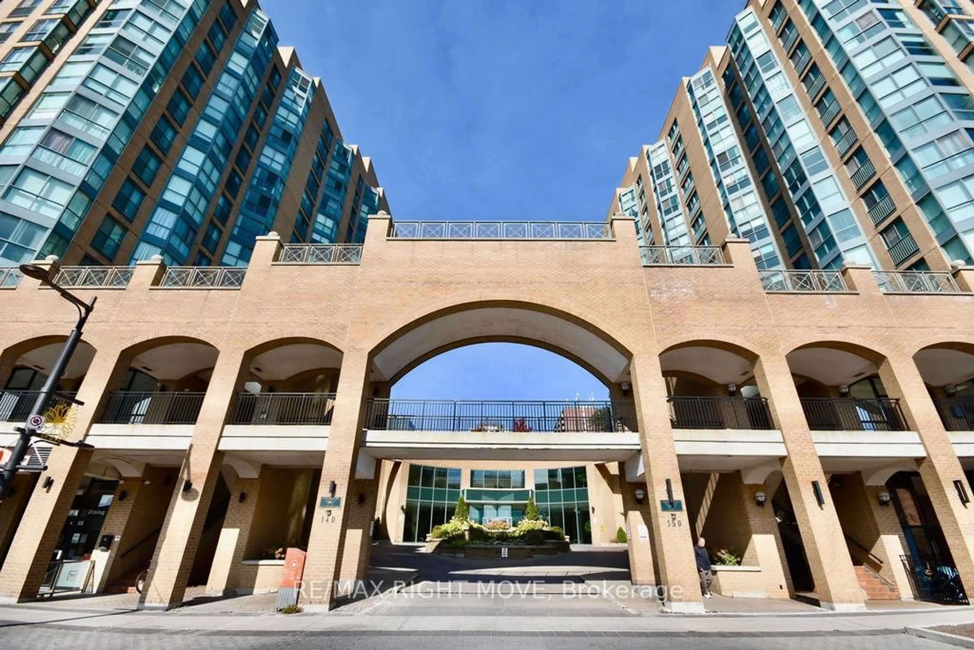 Indoor foyer for 150 Dunlop St #1108, Barrie Ontario L4M 6H1
