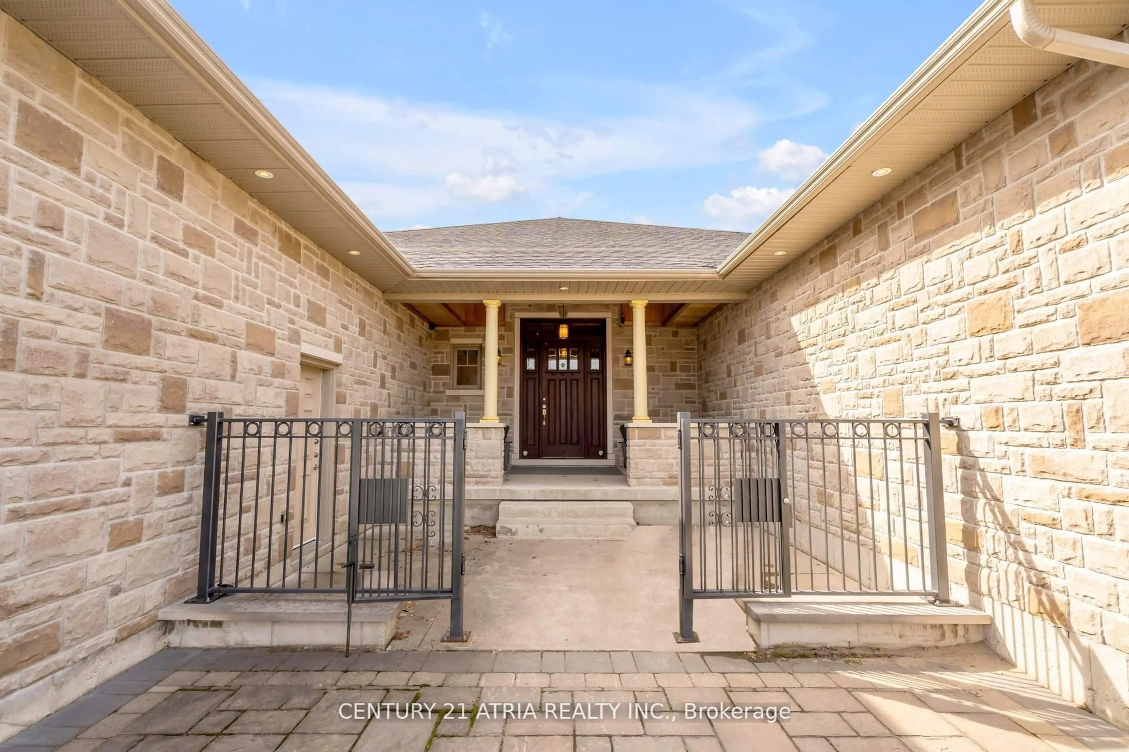 Indoor entryway for 124 Puget St, Barrie Ontario L4M 4N5