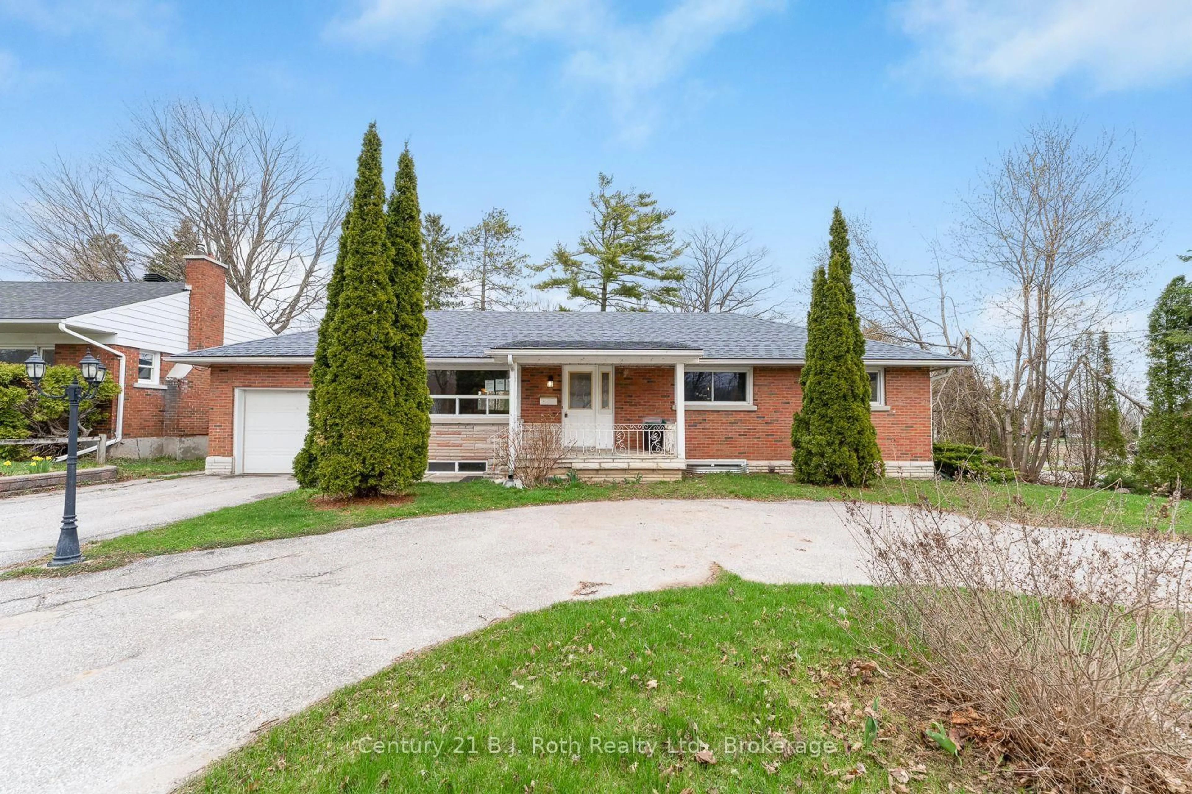 Home with brick exterior material, street for 362 Parkhurst Cres, Orillia Ontario L3V 4H6
