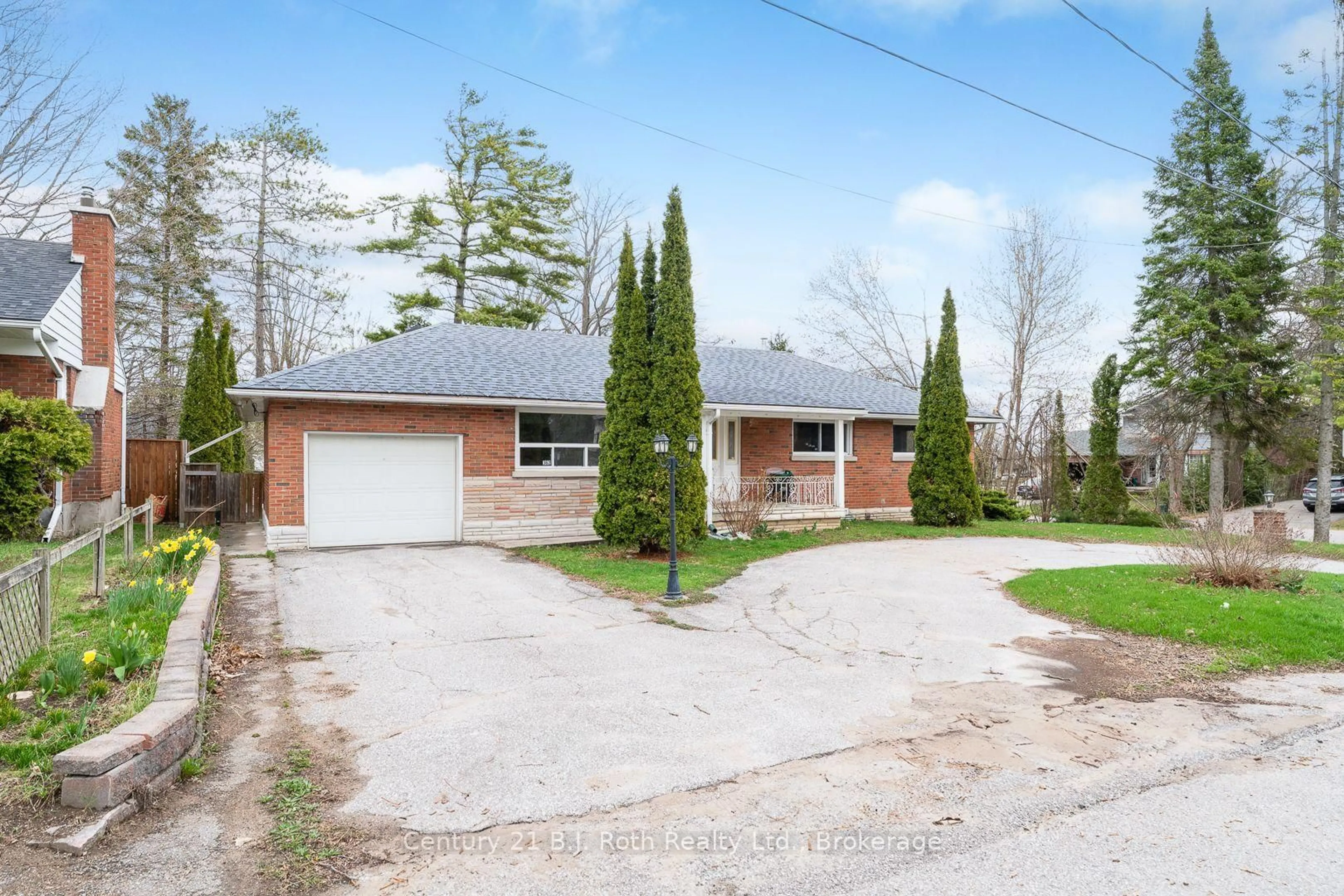 Home with brick exterior material, street for 362 Parkhurst Cres, Orillia Ontario L3V 4H6