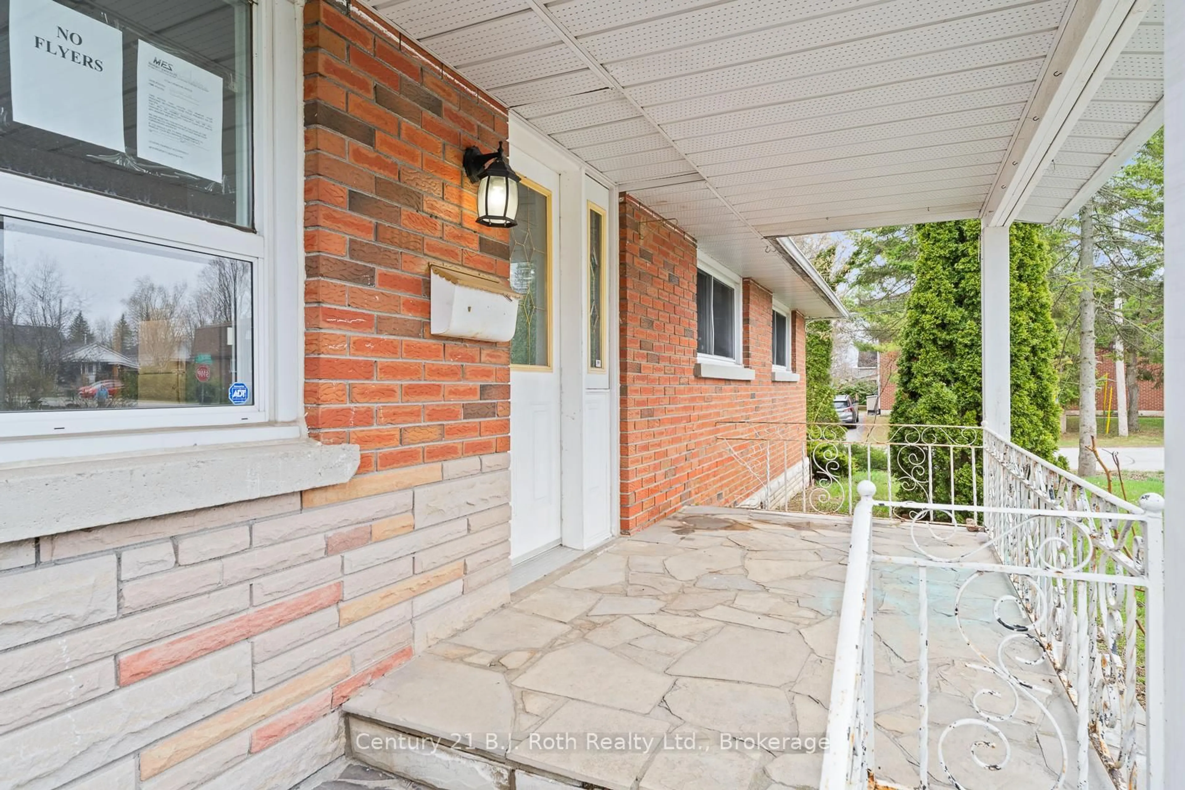 Patio, street for 362 Parkhurst Cres, Orillia Ontario L3V 4H6