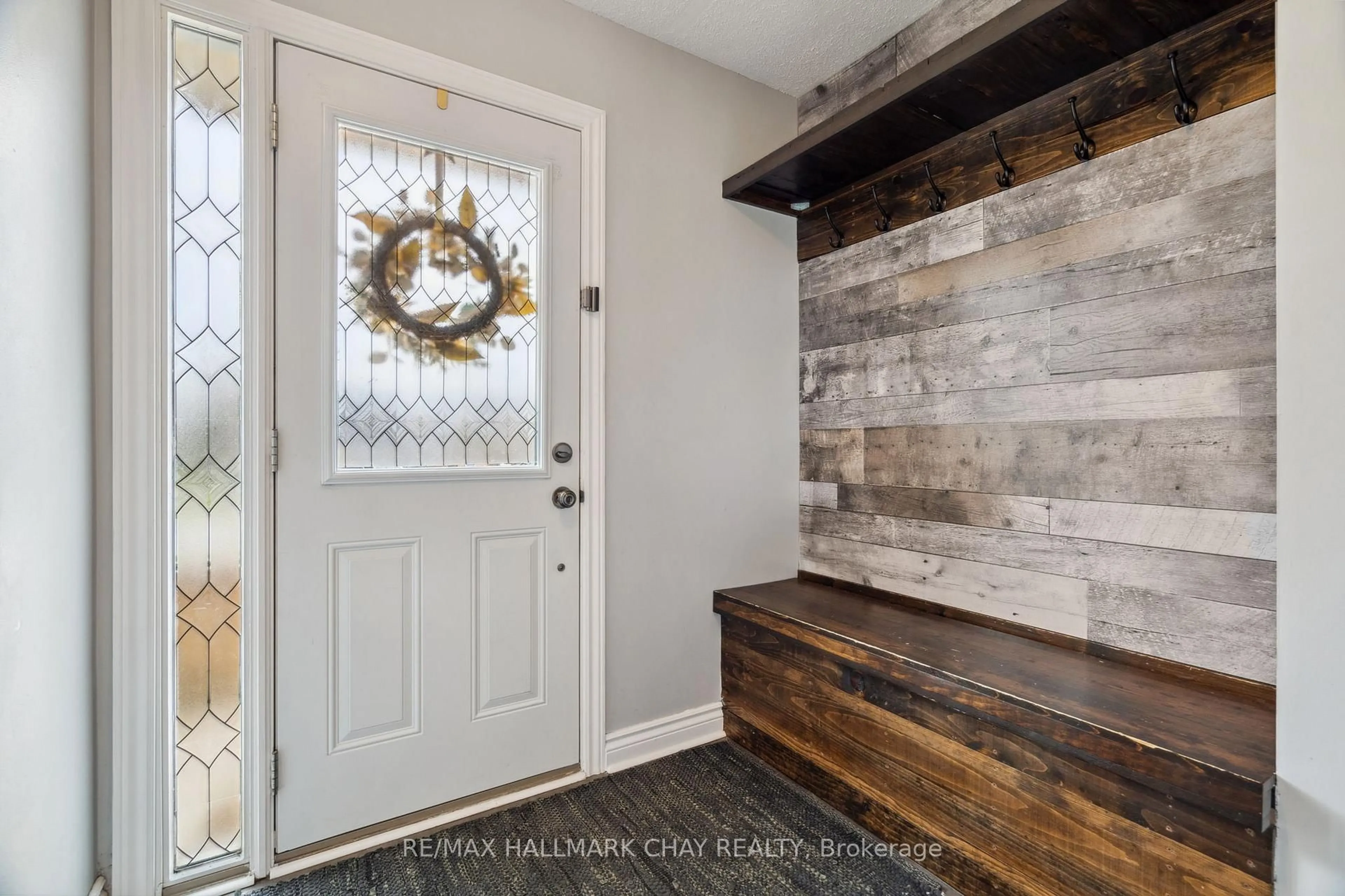 Indoor entryway for 47 Janice Dr, Barrie Ontario L4N 5N5