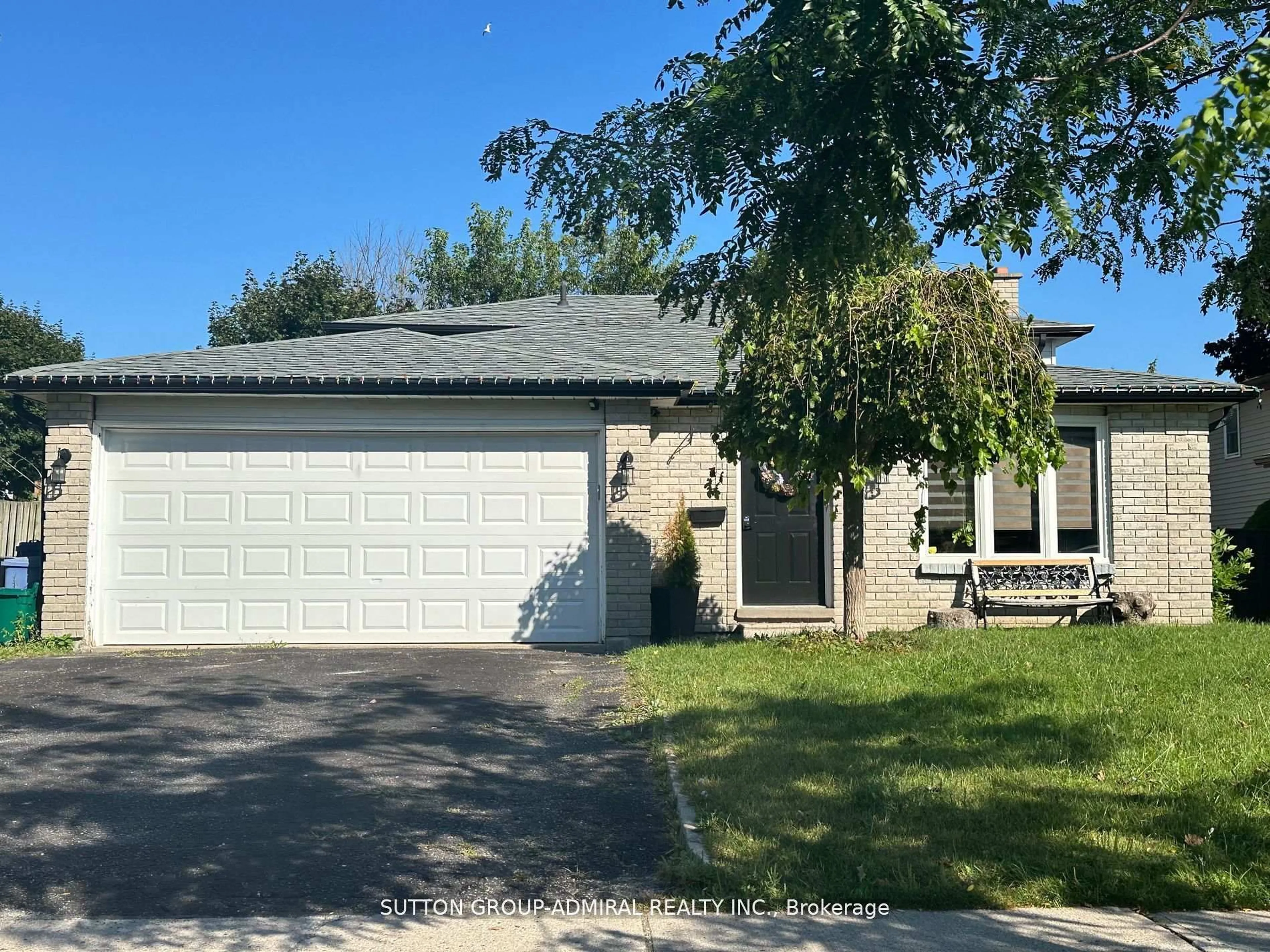 Home with vinyl exterior material, street for 315 Nelson St, Barrie Ontario L4M 5P6