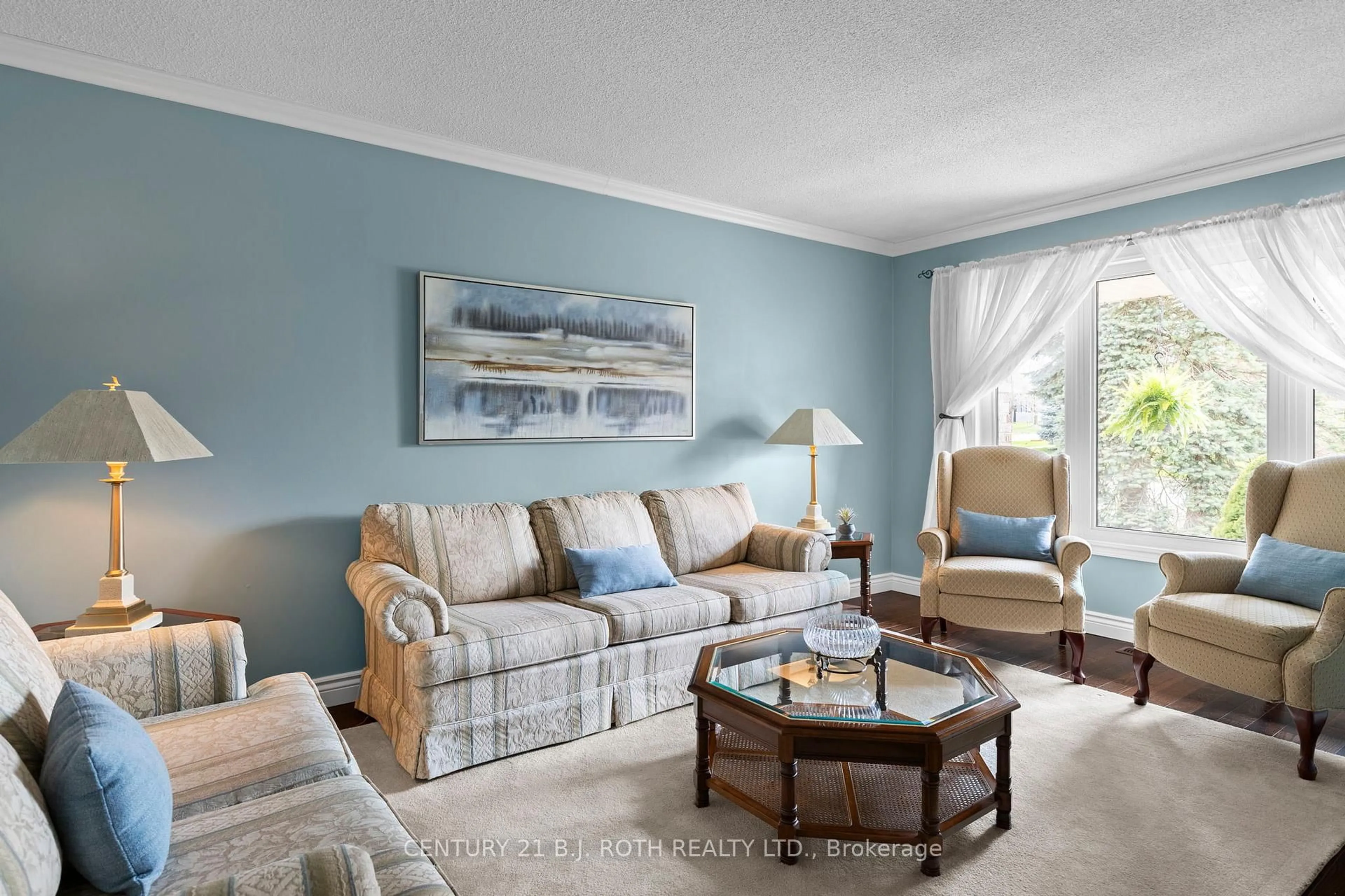 Living room with furniture, unknown for 18 IRWIN Dr, Barrie Ontario L4N 7A6