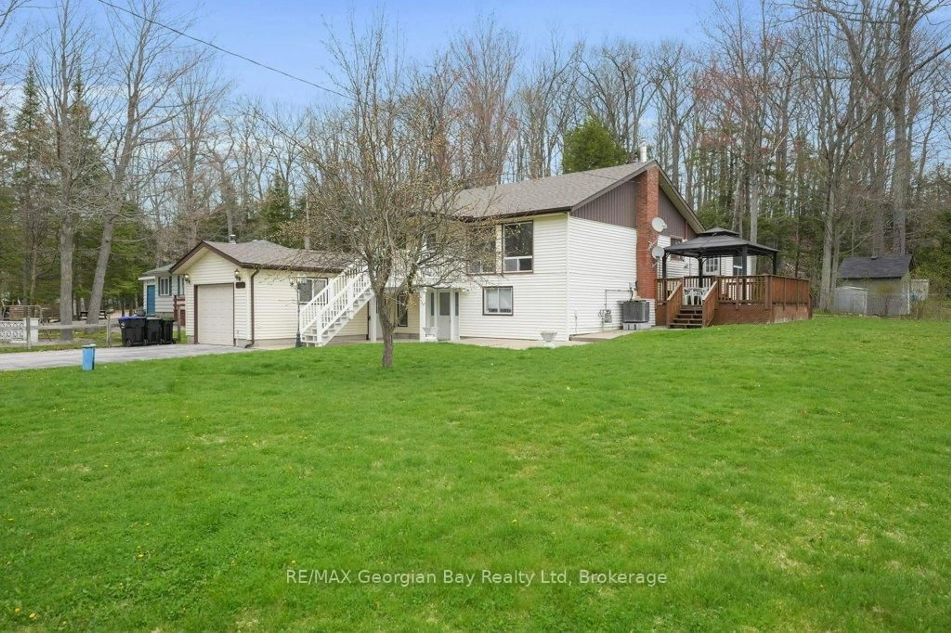 A pic from outside/outdoor area/front of a property/back of a property/a pic from drone, unknown for 67 Roc Rd, Tiny Ontario L0L 2J0