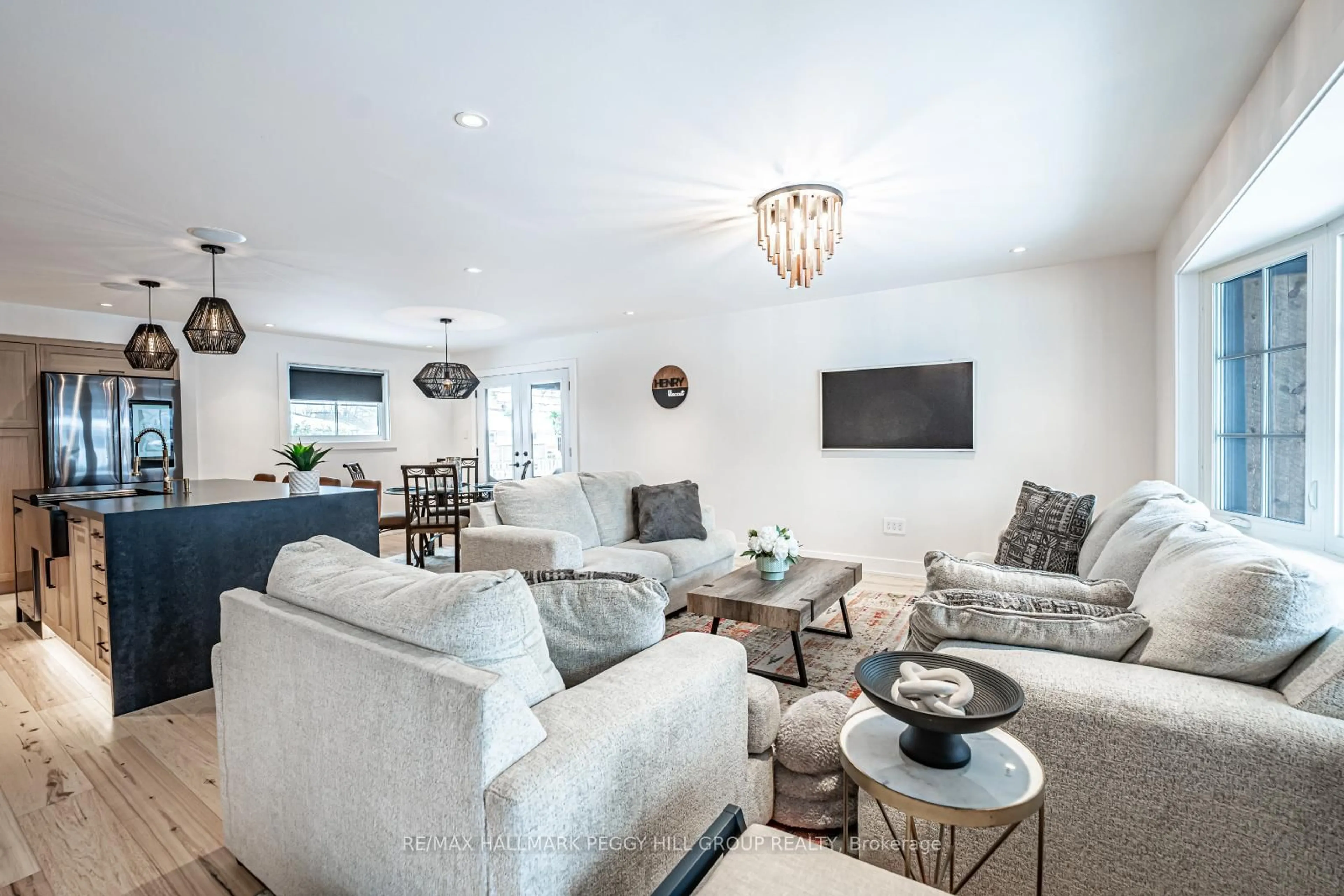 Living room with furniture, unknown for 18 Dickson Rd, Collingwood Ontario L9Y 2X3