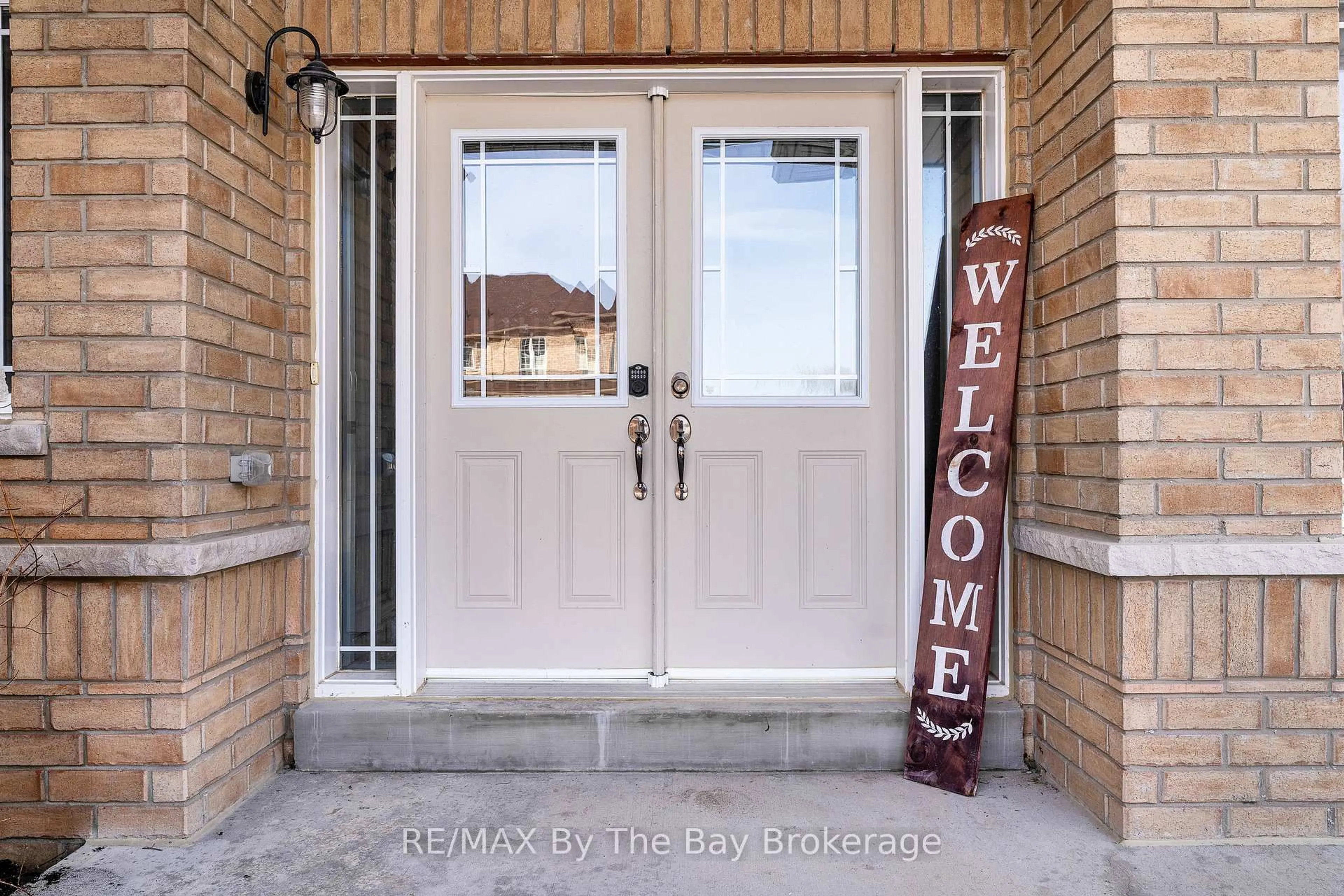 Indoor entryway for 35 Falvo St, Wasaga Beach Ontario L9Z 0G8