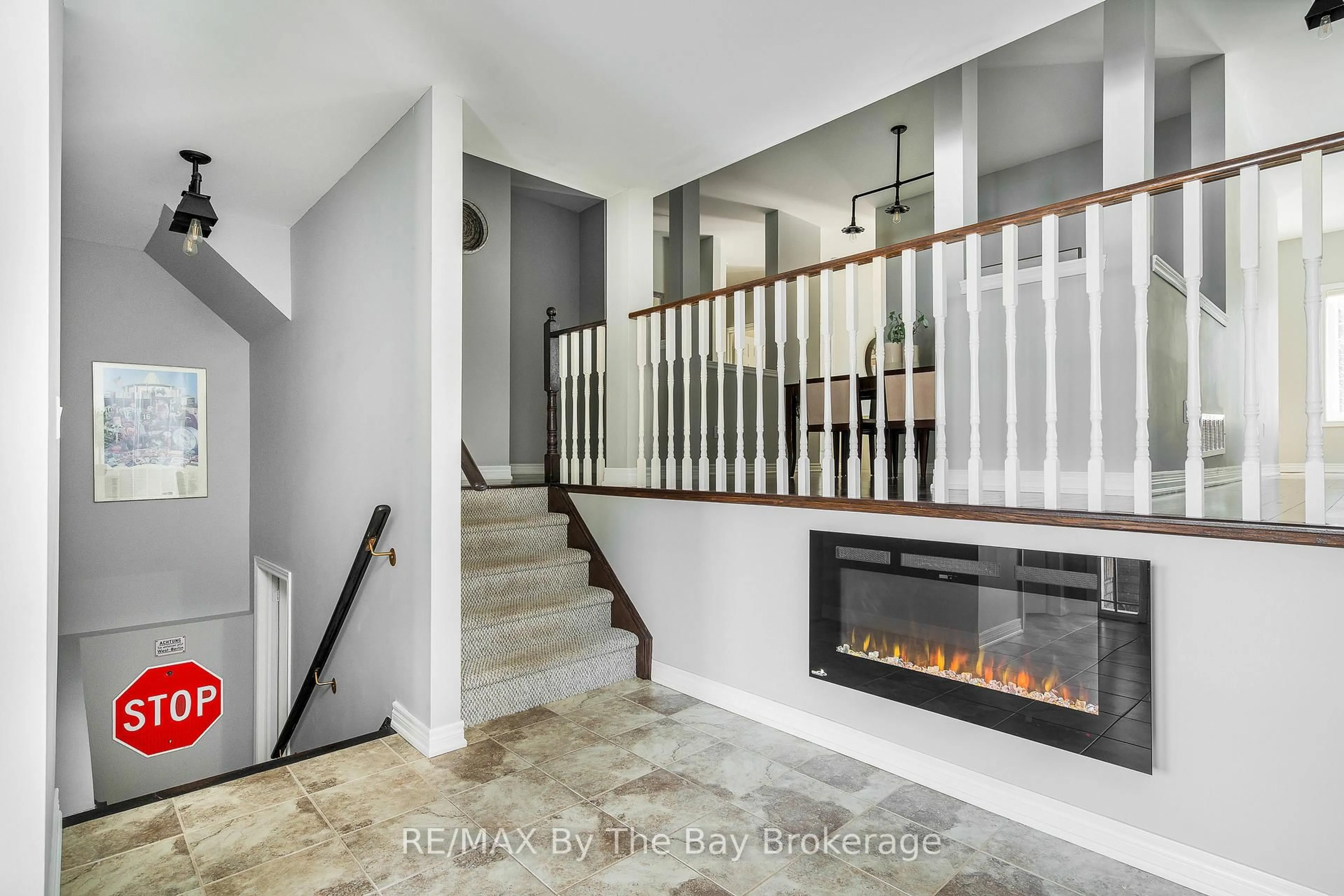 Indoor entryway for 35 Falvo St, Wasaga Beach Ontario L9Z 0G8