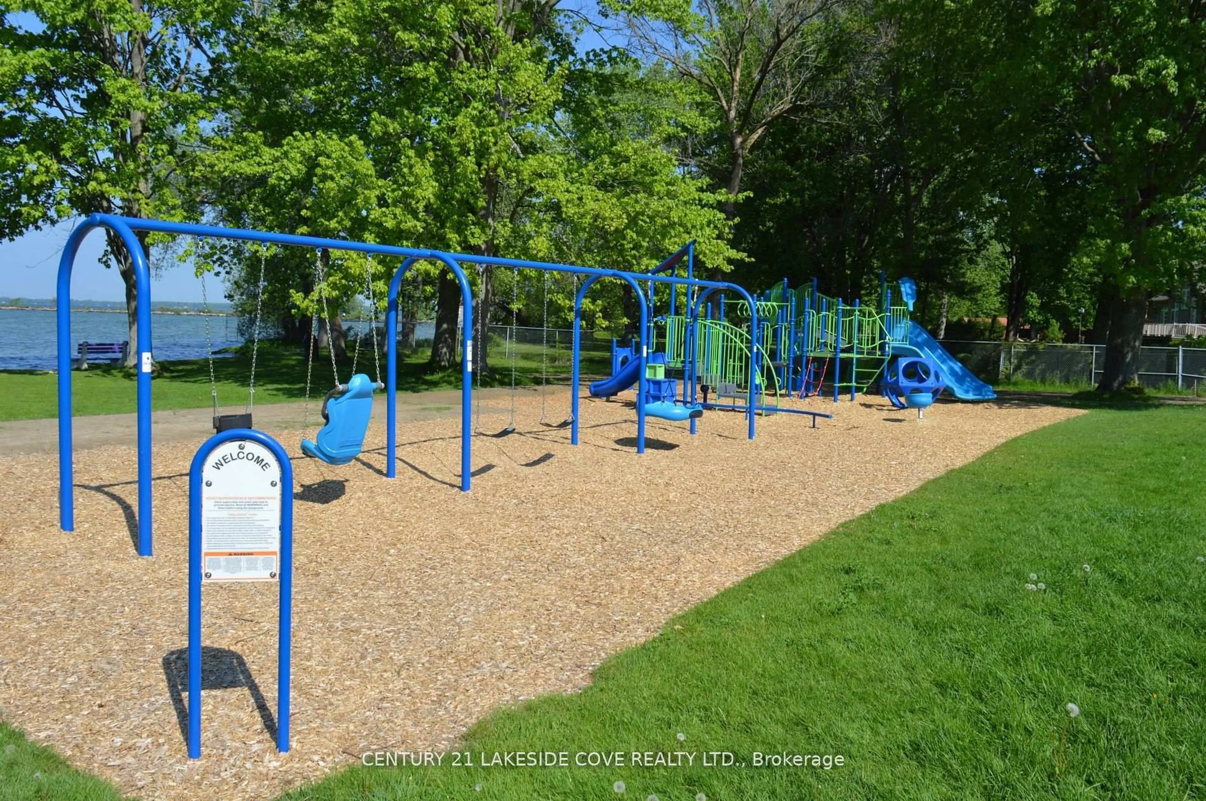 Blurry image for 4 Paradise Blvd #19, Ramara Ontario L0K 1B0