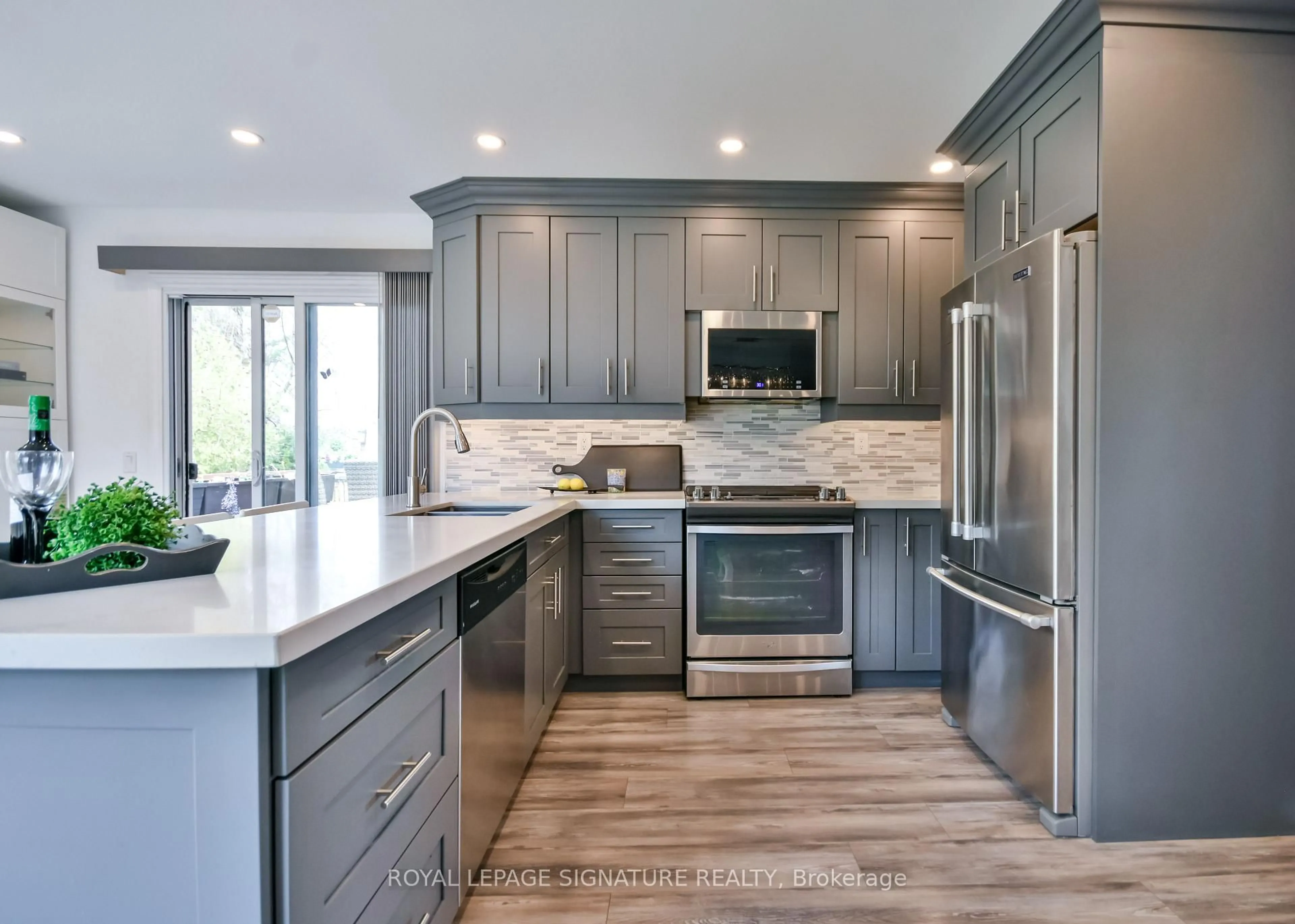 Contemporary kitchen, unknown for 12 Frontier Ave, Orillia Ontario L3V 7S8