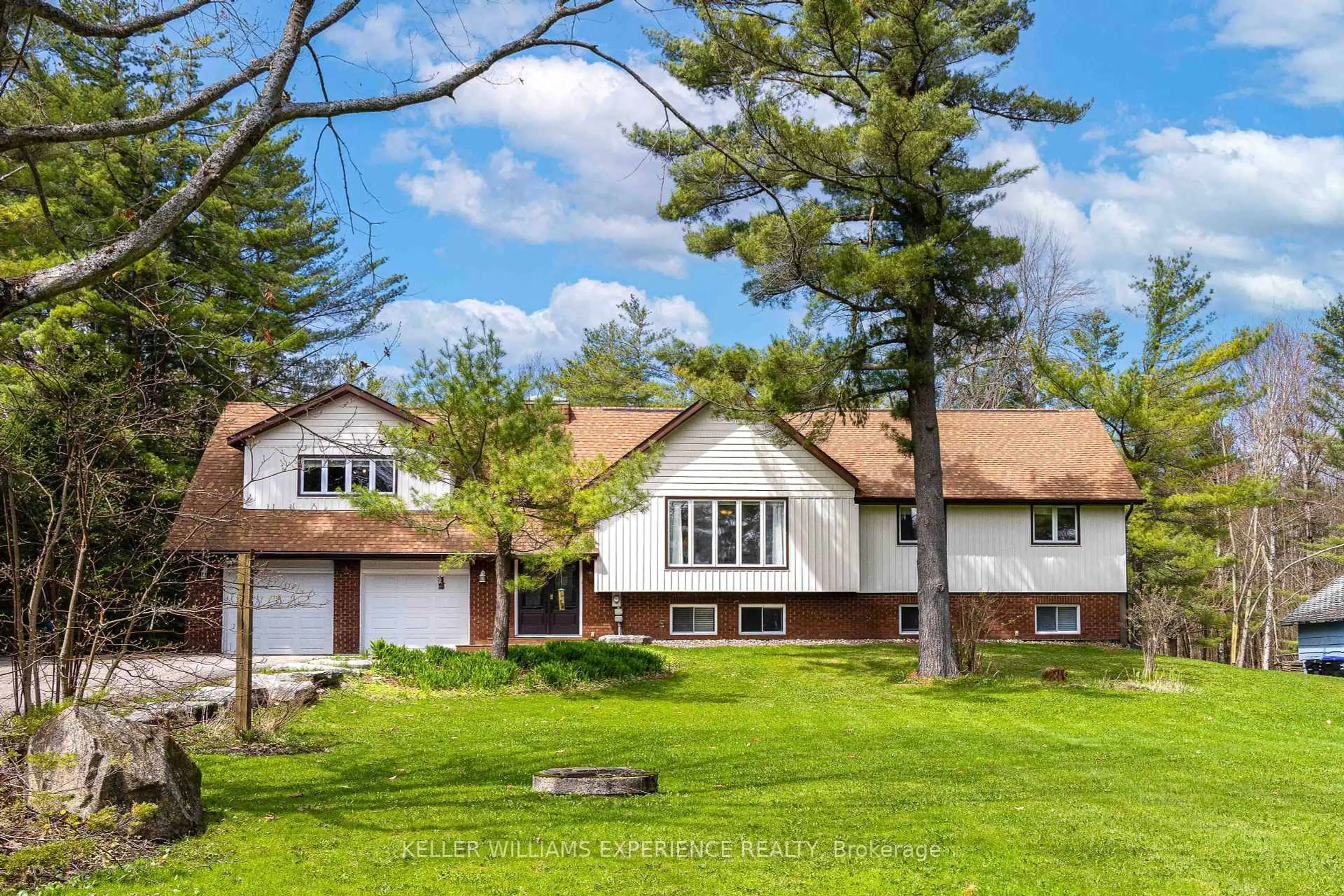 A pic from outside/outdoor area/front of a property/back of a property/a pic from drone, water/lake/river/ocean view for 1936 PENINSULA POINT Rd, Severn Ontario P0E 1N0