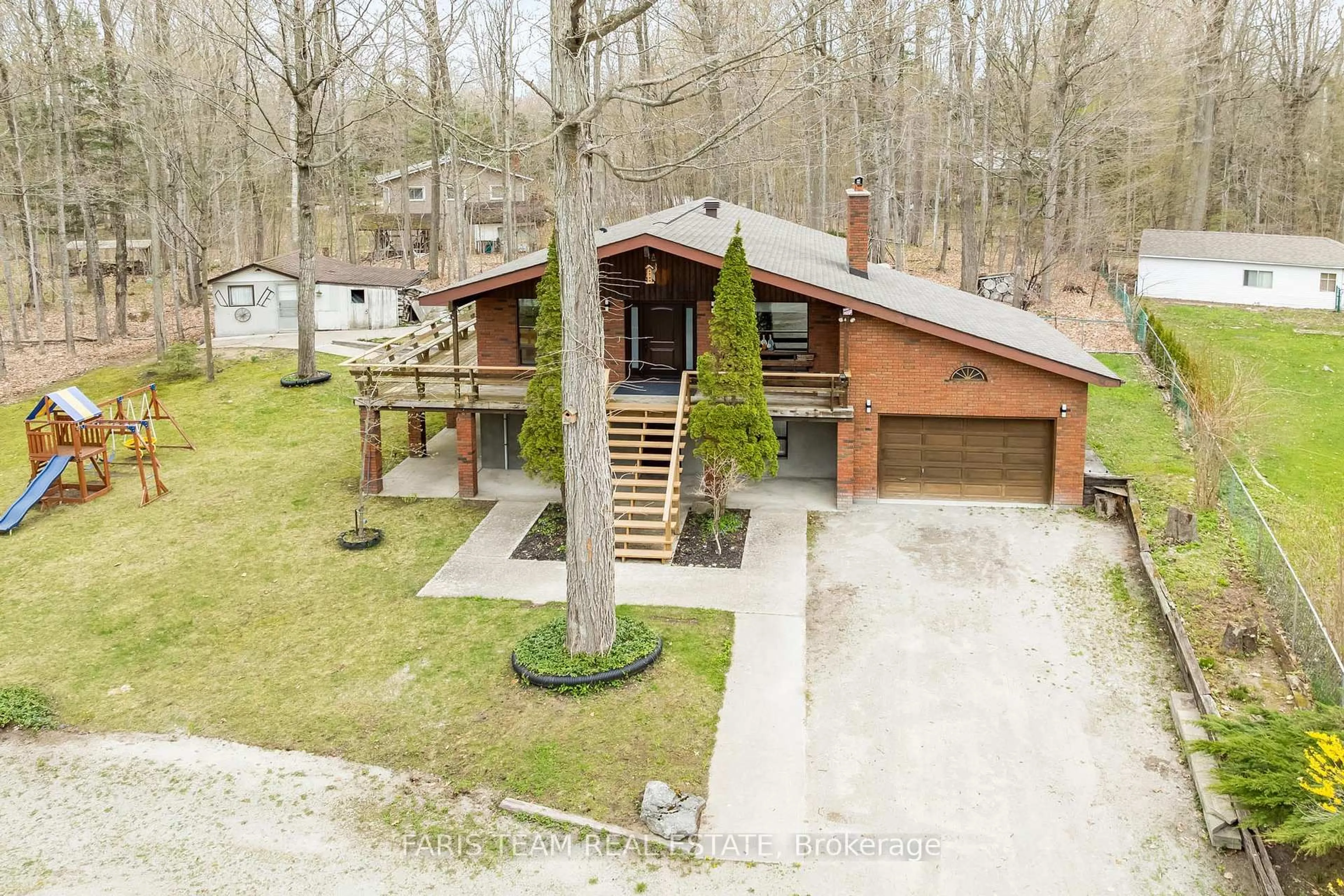 A pic from outside/outdoor area/front of a property/back of a property/a pic from drone, unknown for 8 Celestine Crt, Tiny Ontario L9M 0H3