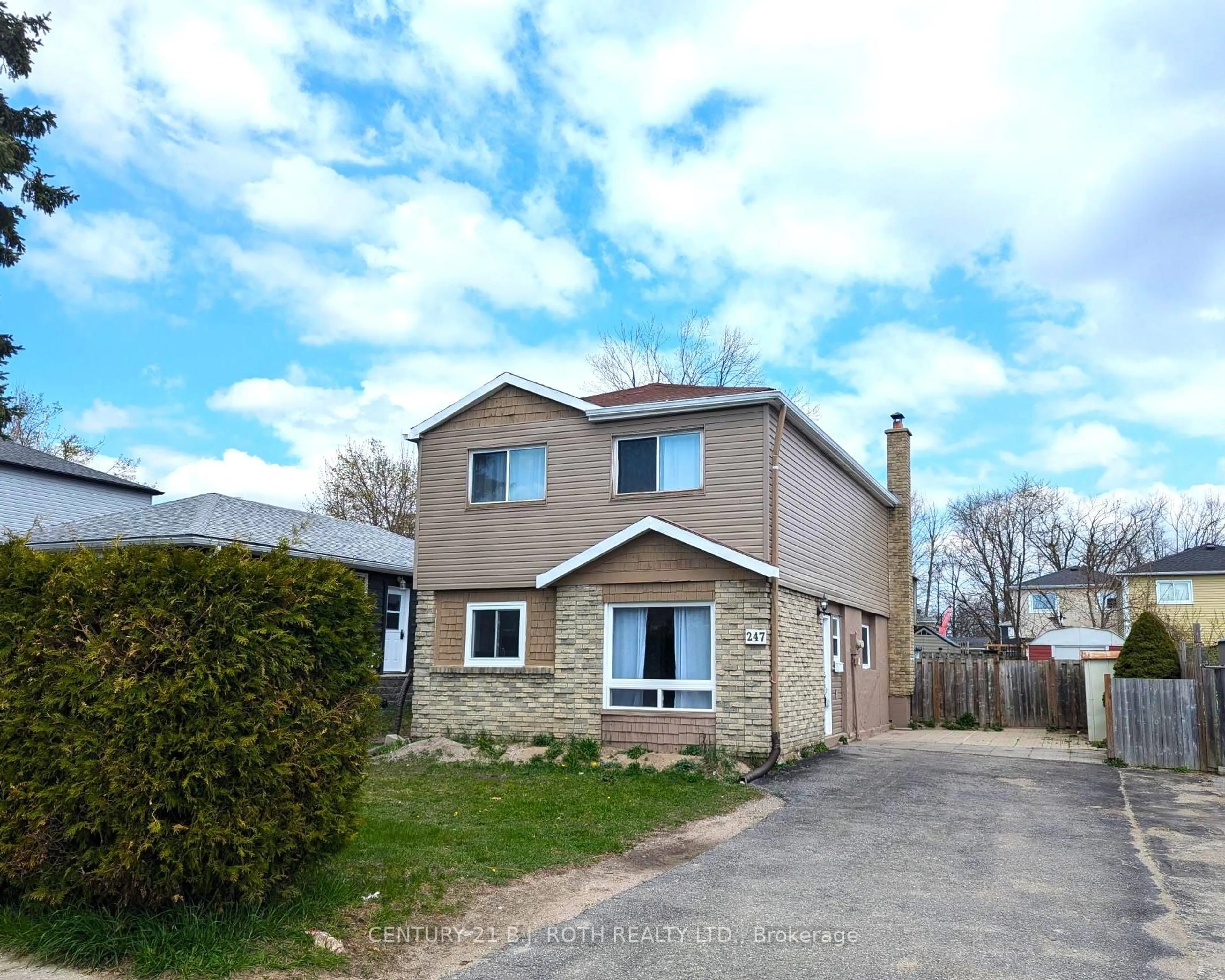 A pic from outside/outdoor area/front of a property/back of a property/a pic from drone, street for 247 Letitia St, Barrie Ontario L4N 4Y7