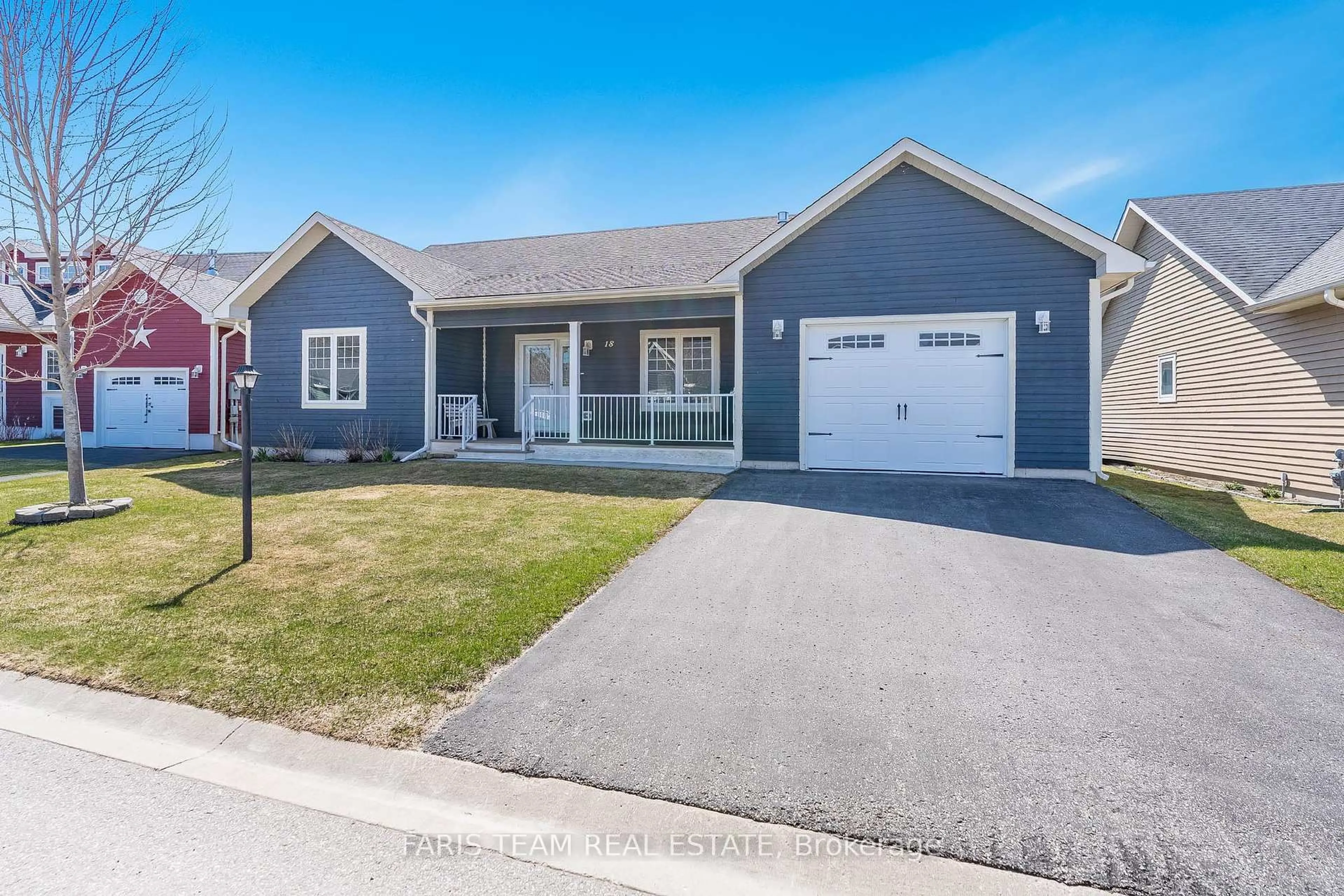 Home with vinyl exterior material, street for 18 Grew Cres, Penetanguishene Ontario L9M 0A4