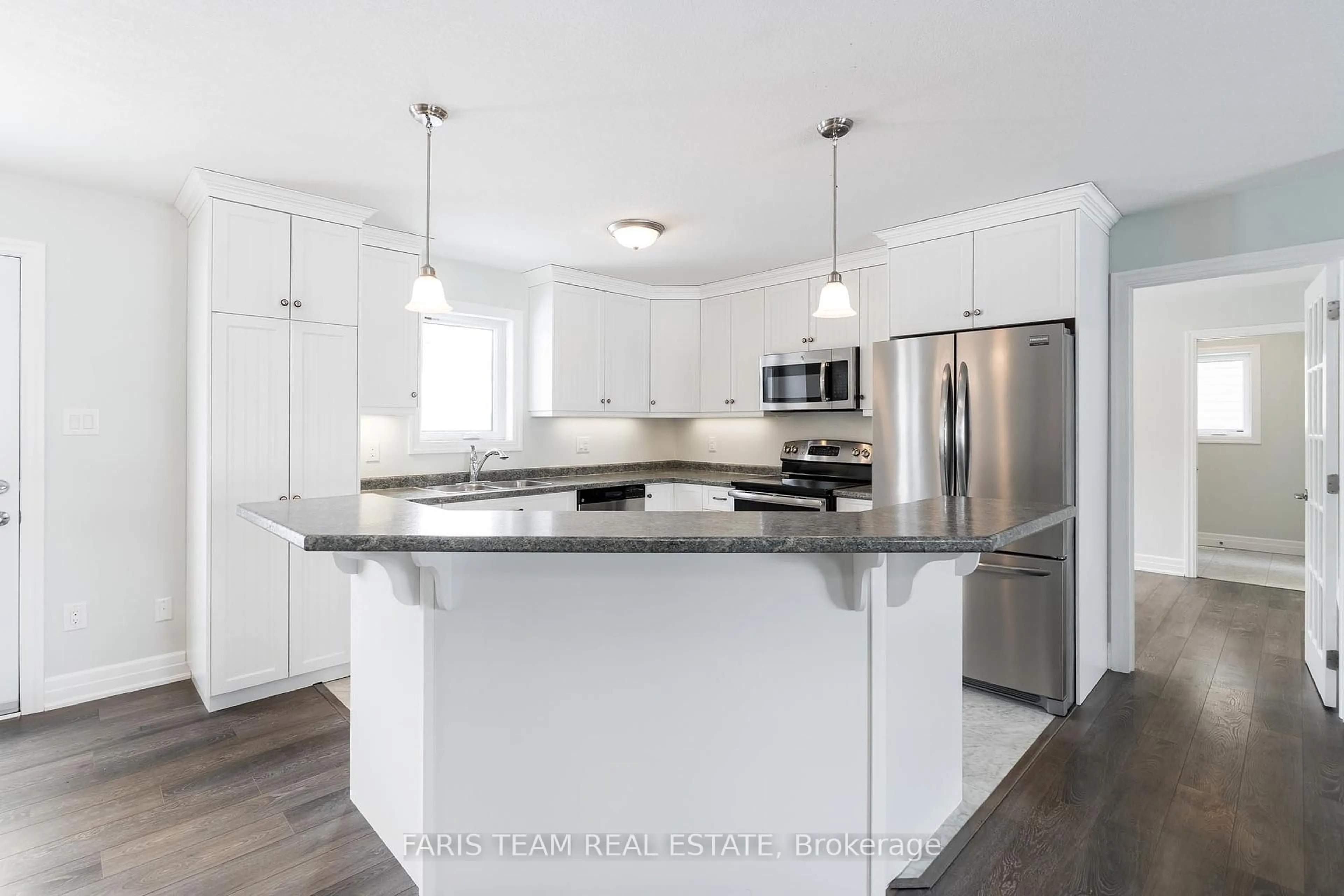 Open concept kitchen, unknown for 18 Grew Cres, Penetanguishene Ontario L9M 0A4